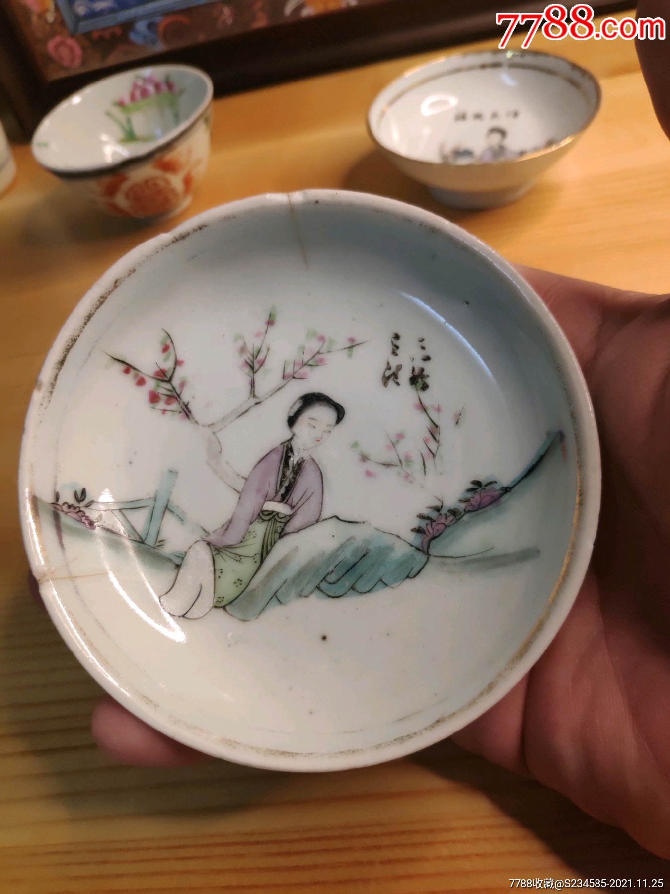 民国细路粉彩桃花美女纹笔添瓷胎好画工细有两短冲小飞皮保真包老喜欢