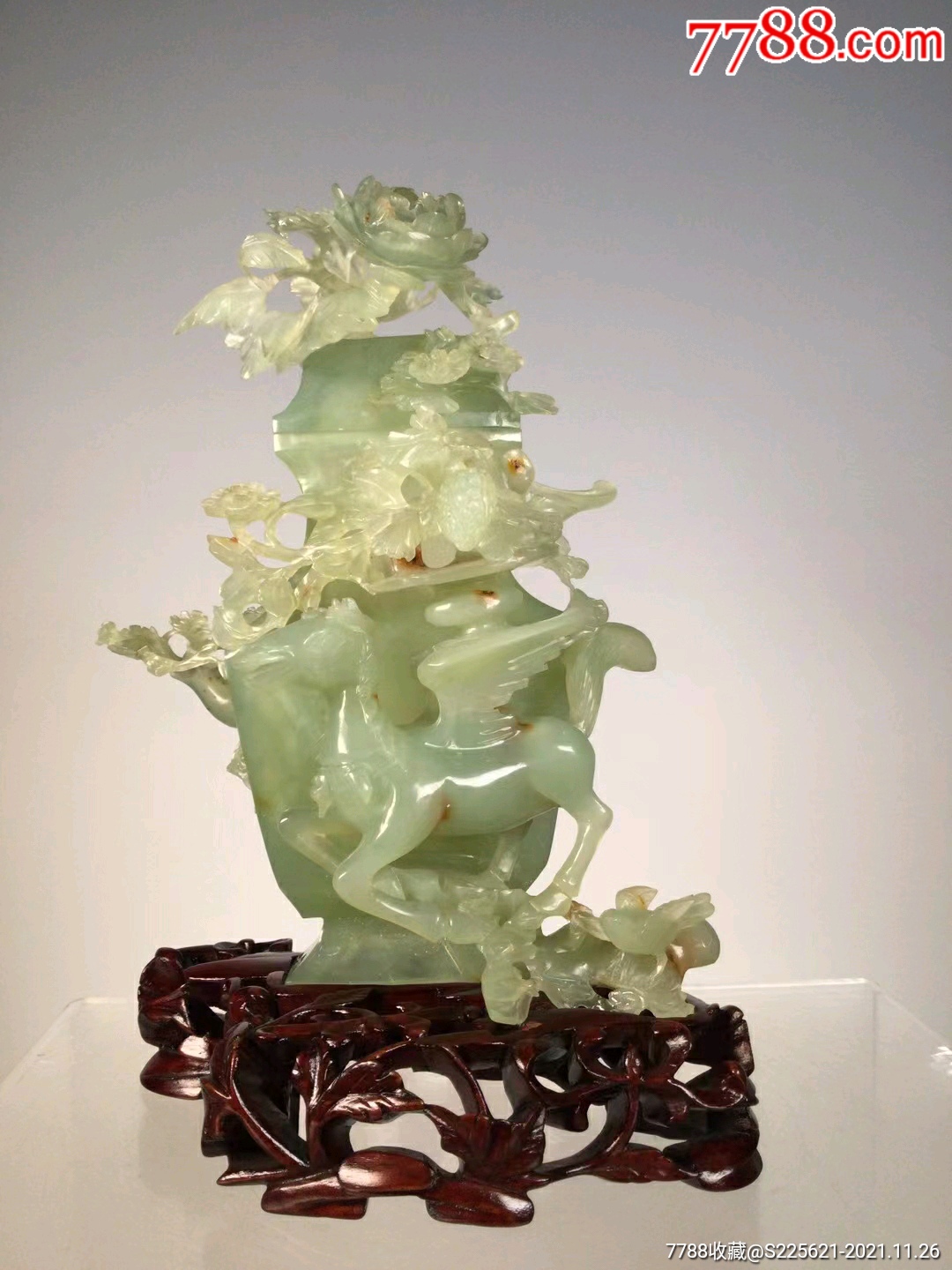 创汇时期岫玉雕刻瑞兽花鸟纹花瓶摆件