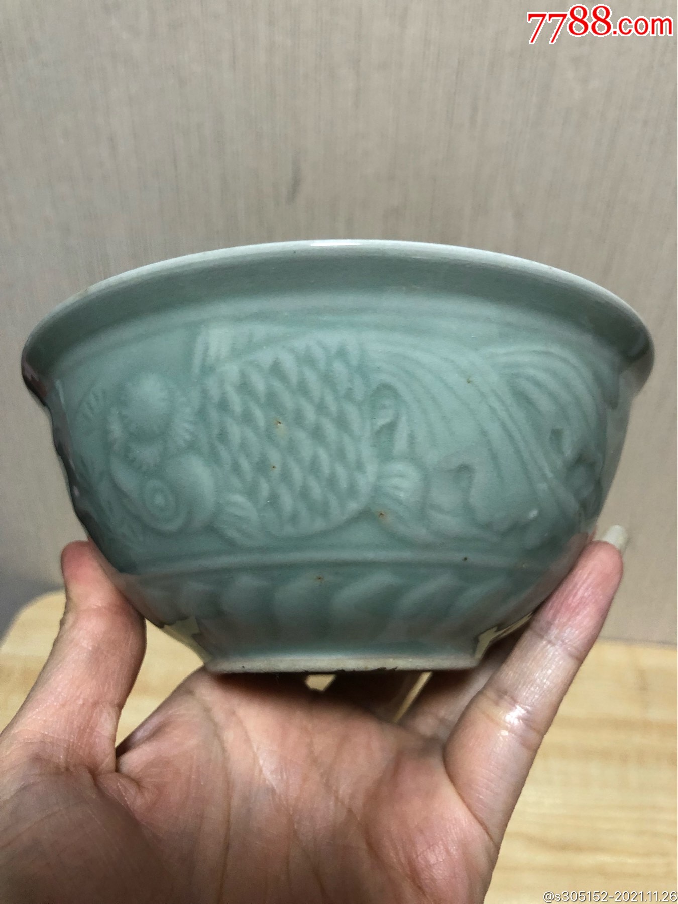 龙泉釉老金鱼碗图案清晰色彩鲜艳