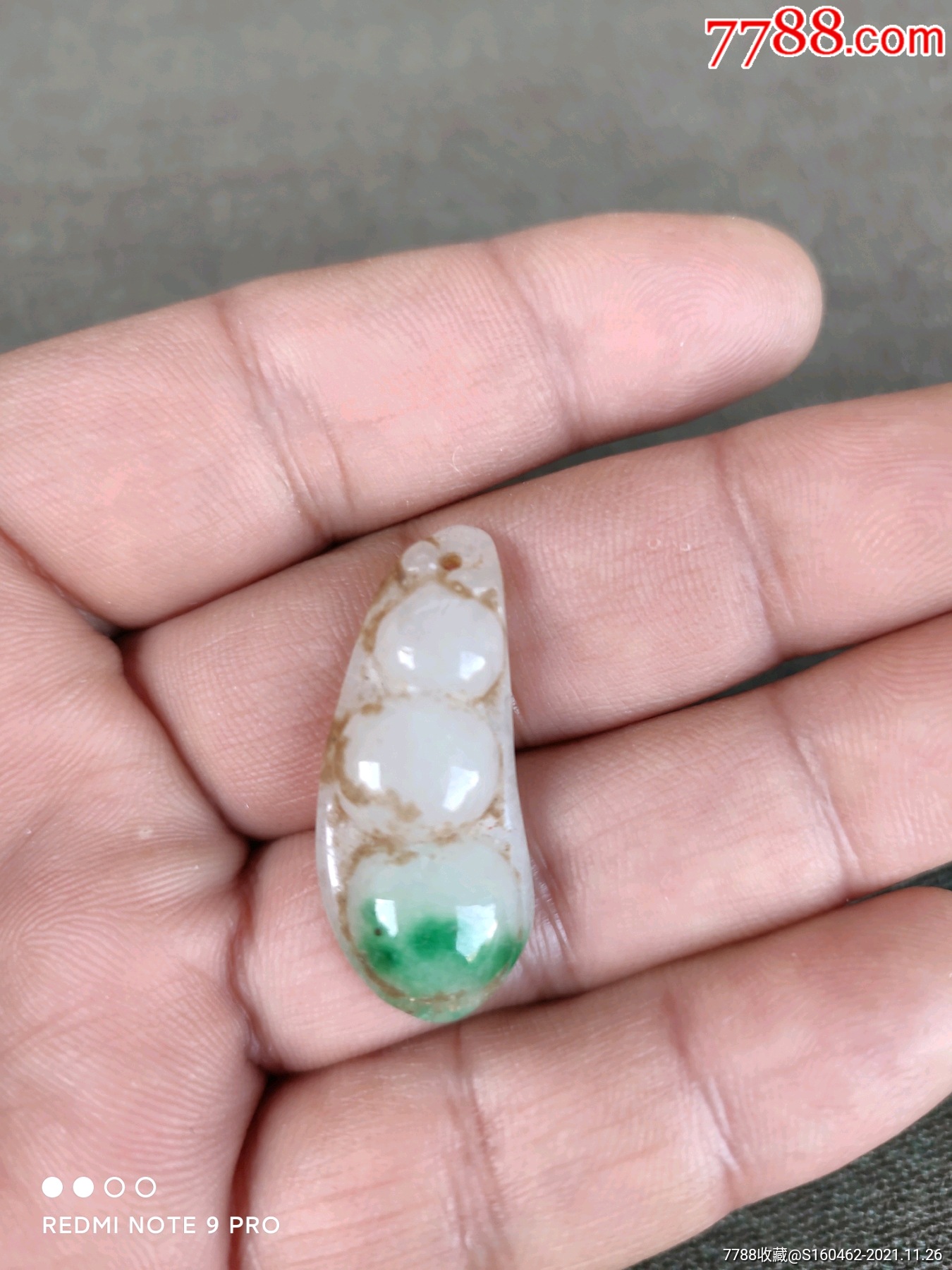 冰种老翡翠平安豆挂件