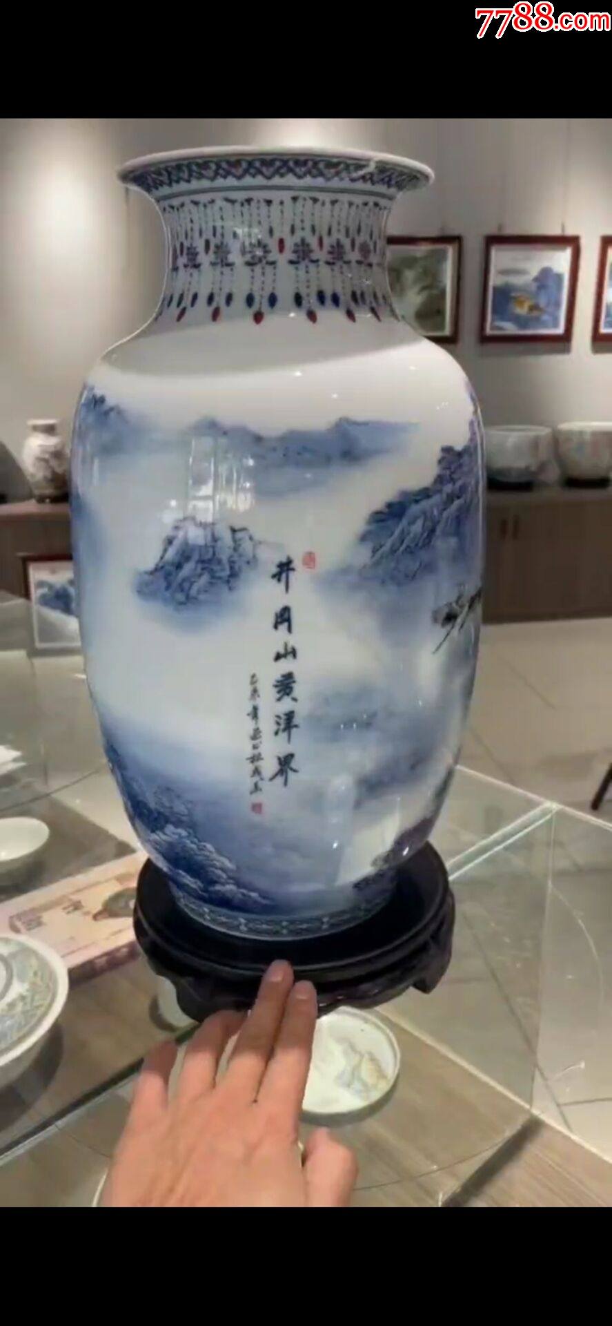 张松茂徐亚凤大师作品井冈山黄洋界青花瓶景德镇陶瓷收藏摆件