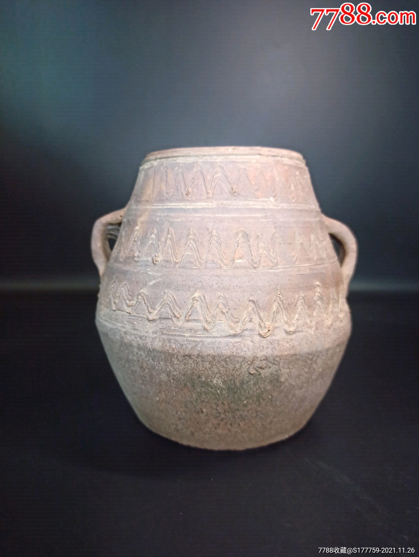 旧藏刻花双耳陶罐器型少见造型独特古朴胎足老道釉色漂亮岁月痕迹明显