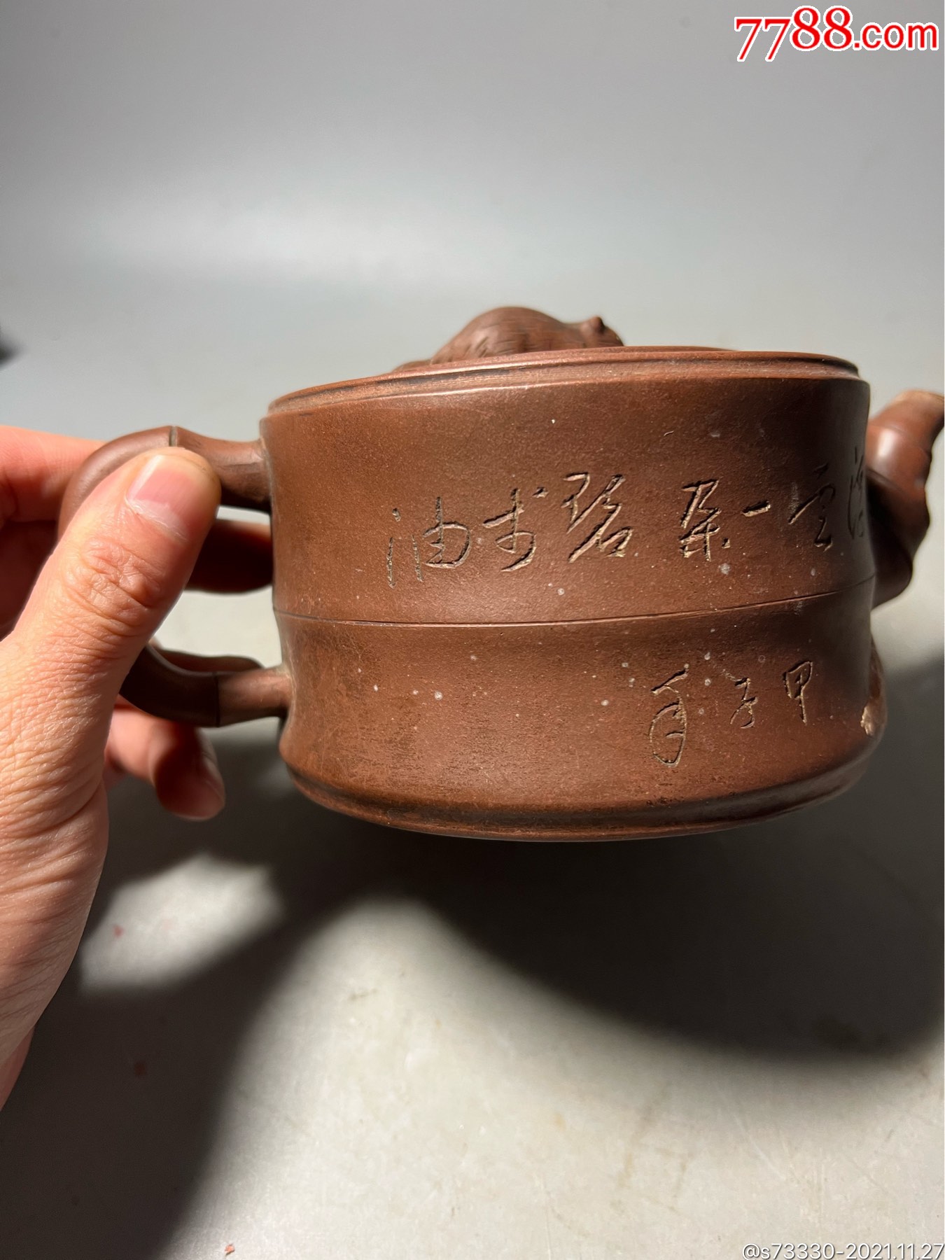 70年代左右,石生刻,松鼠竹段紫砂壶一把,裂