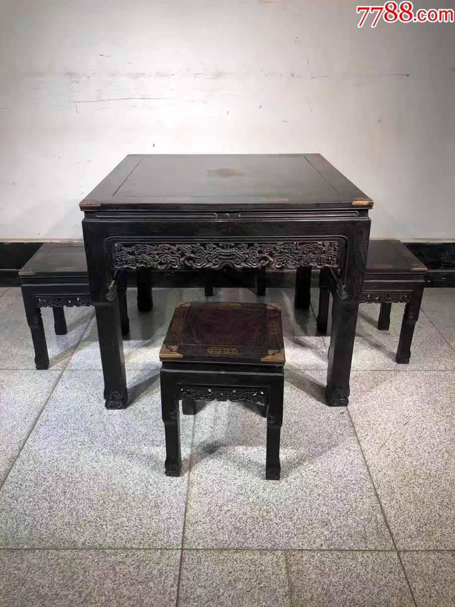 一套小叶紫檀包铜花纹八仙桌