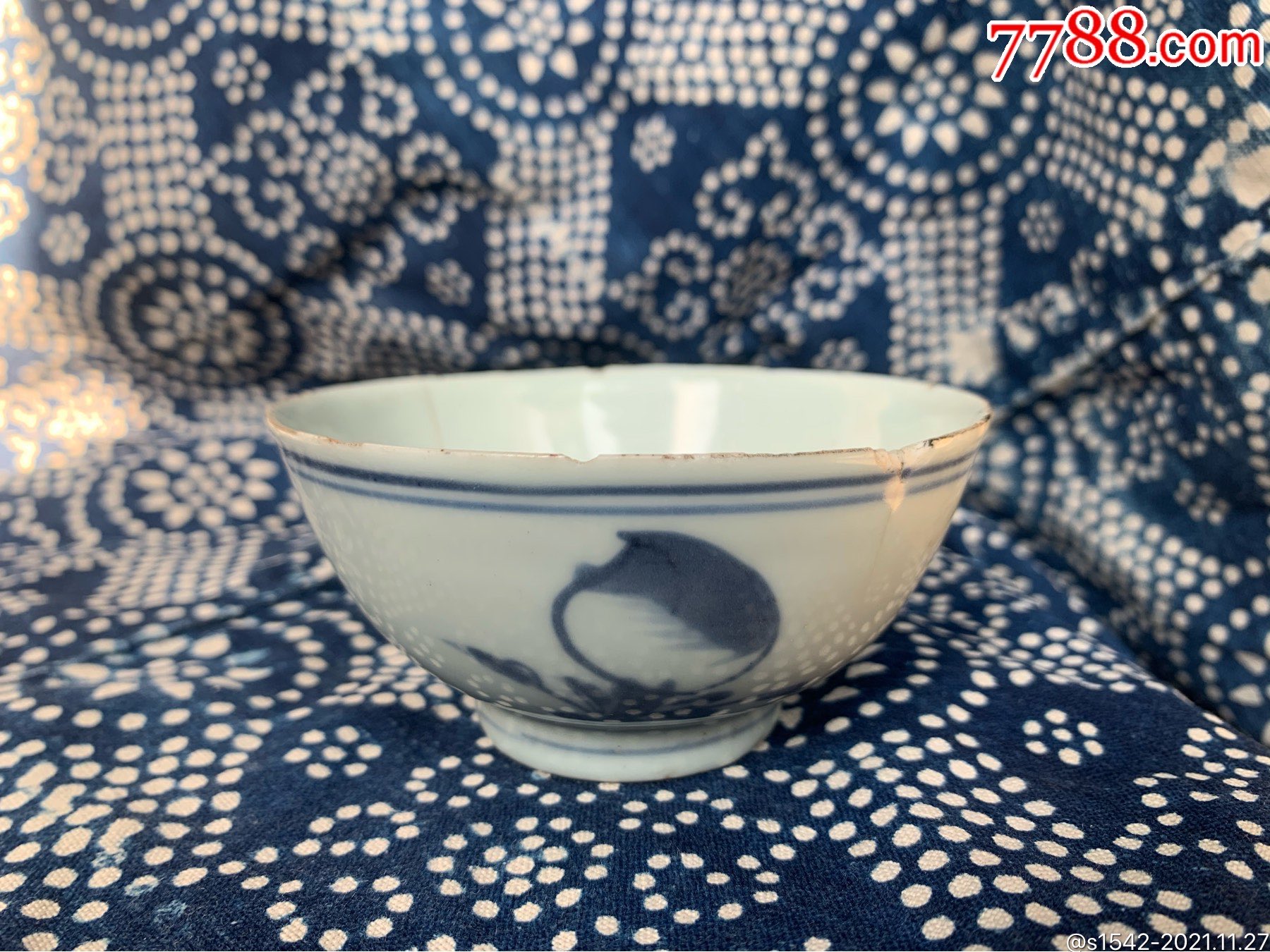 明代·青花瓷寿桃图茶杯
