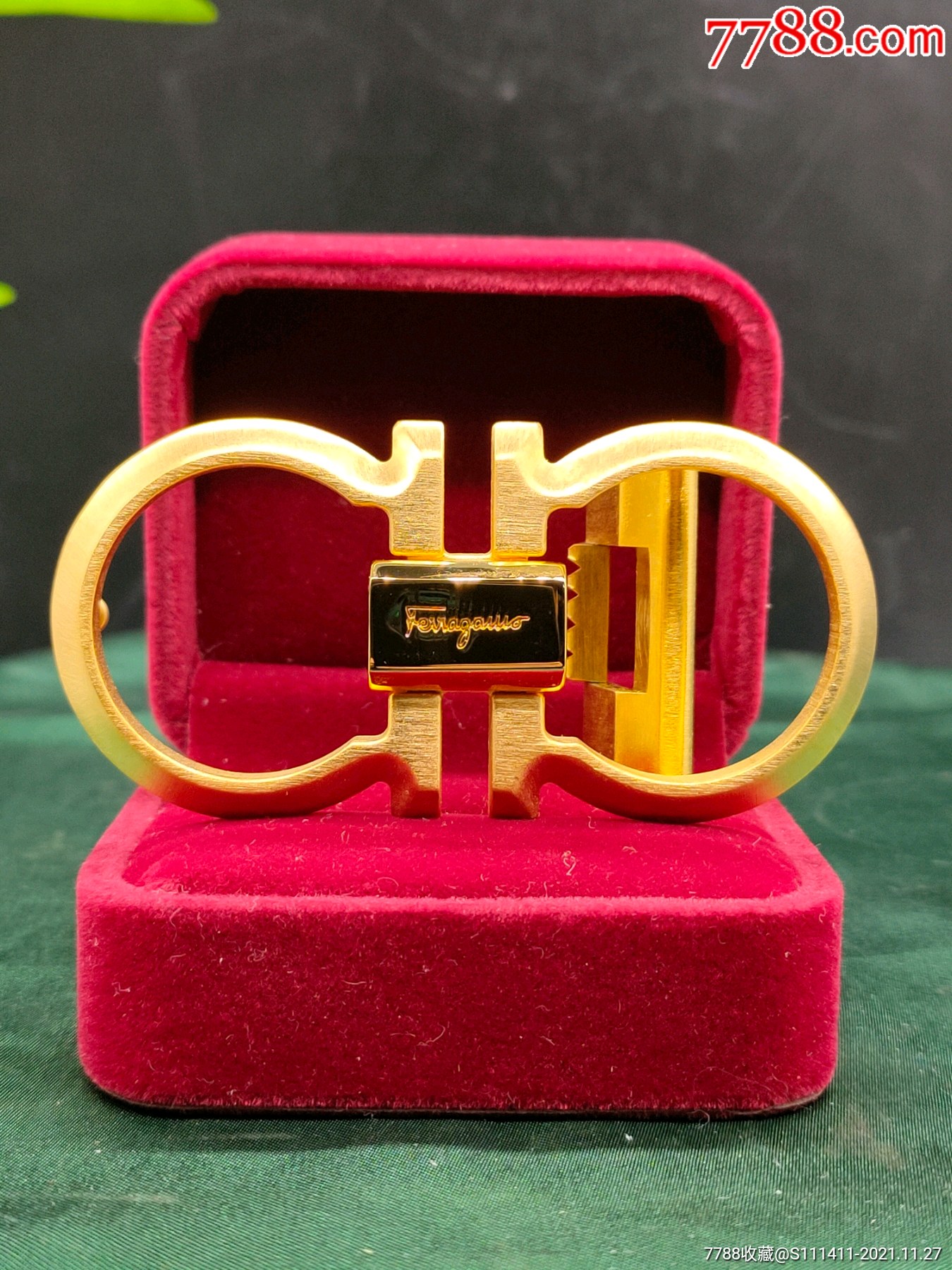 金色菲格拉慕皮带扣