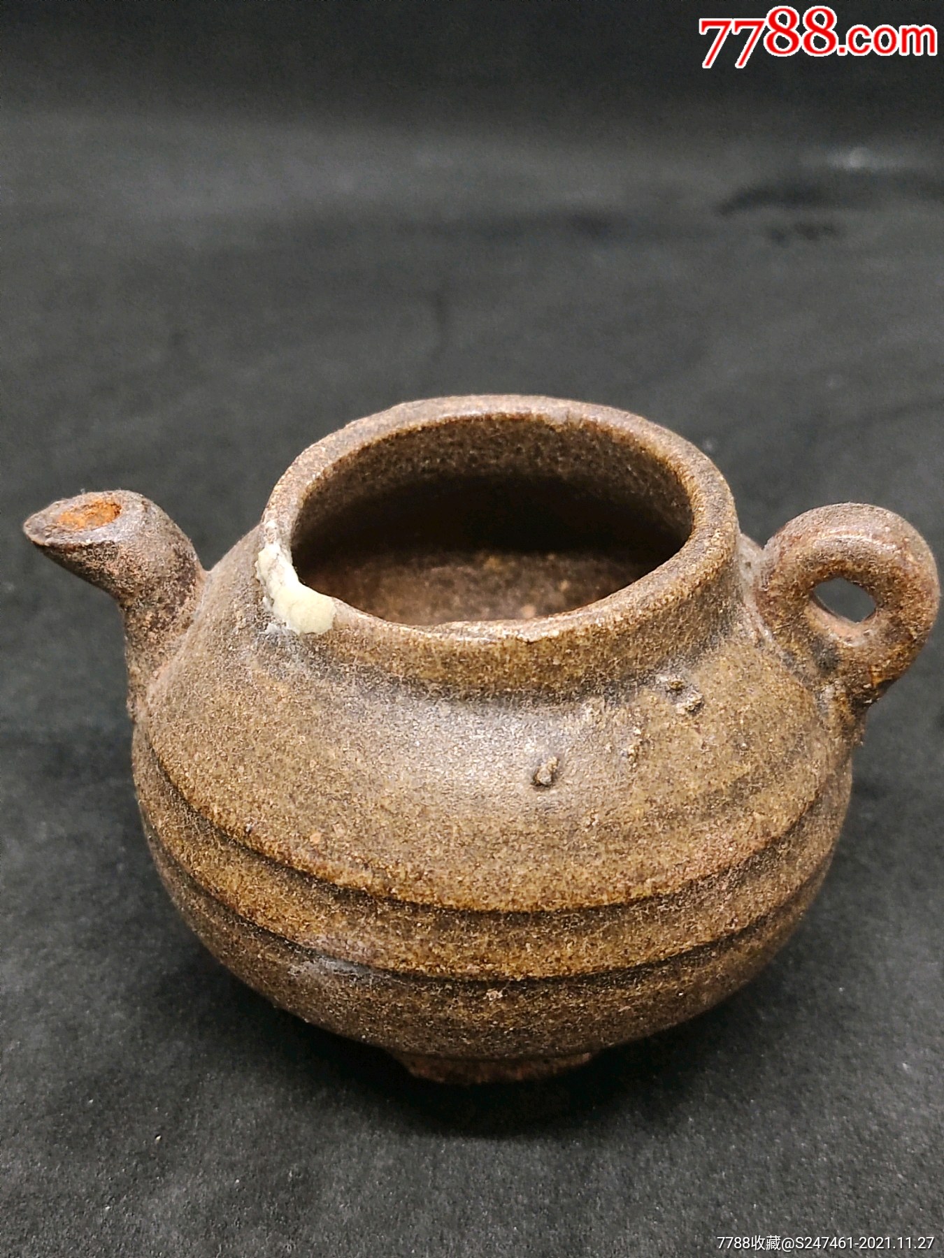 宋代茶叶末釉壶