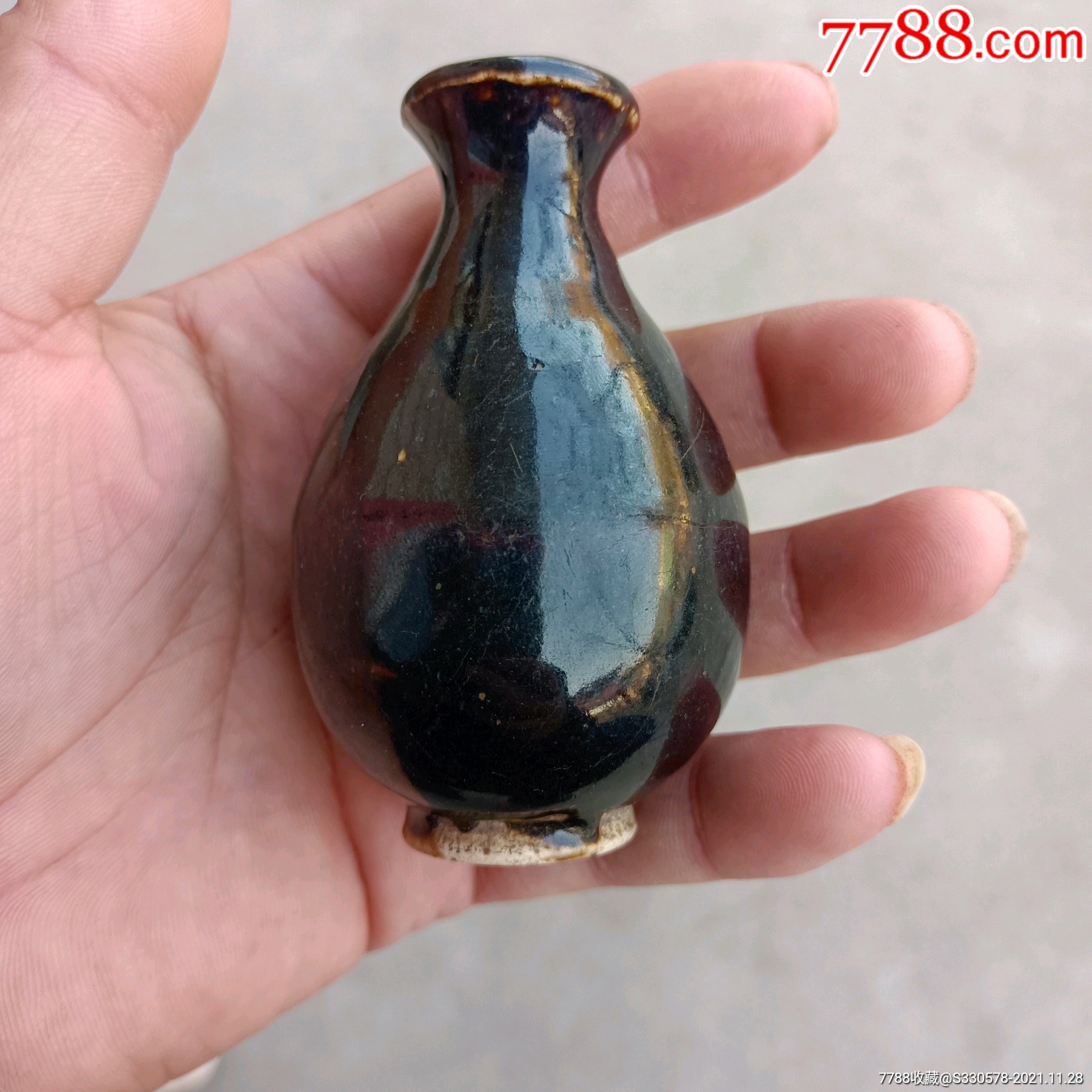 明代黑釉小药瓶