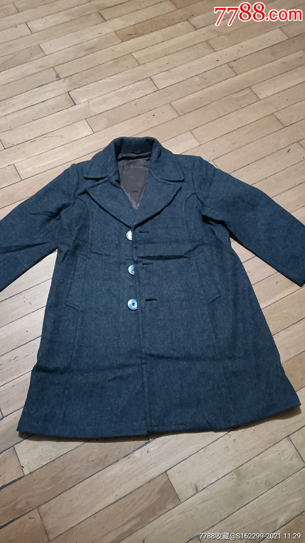 老式呢子大衣
