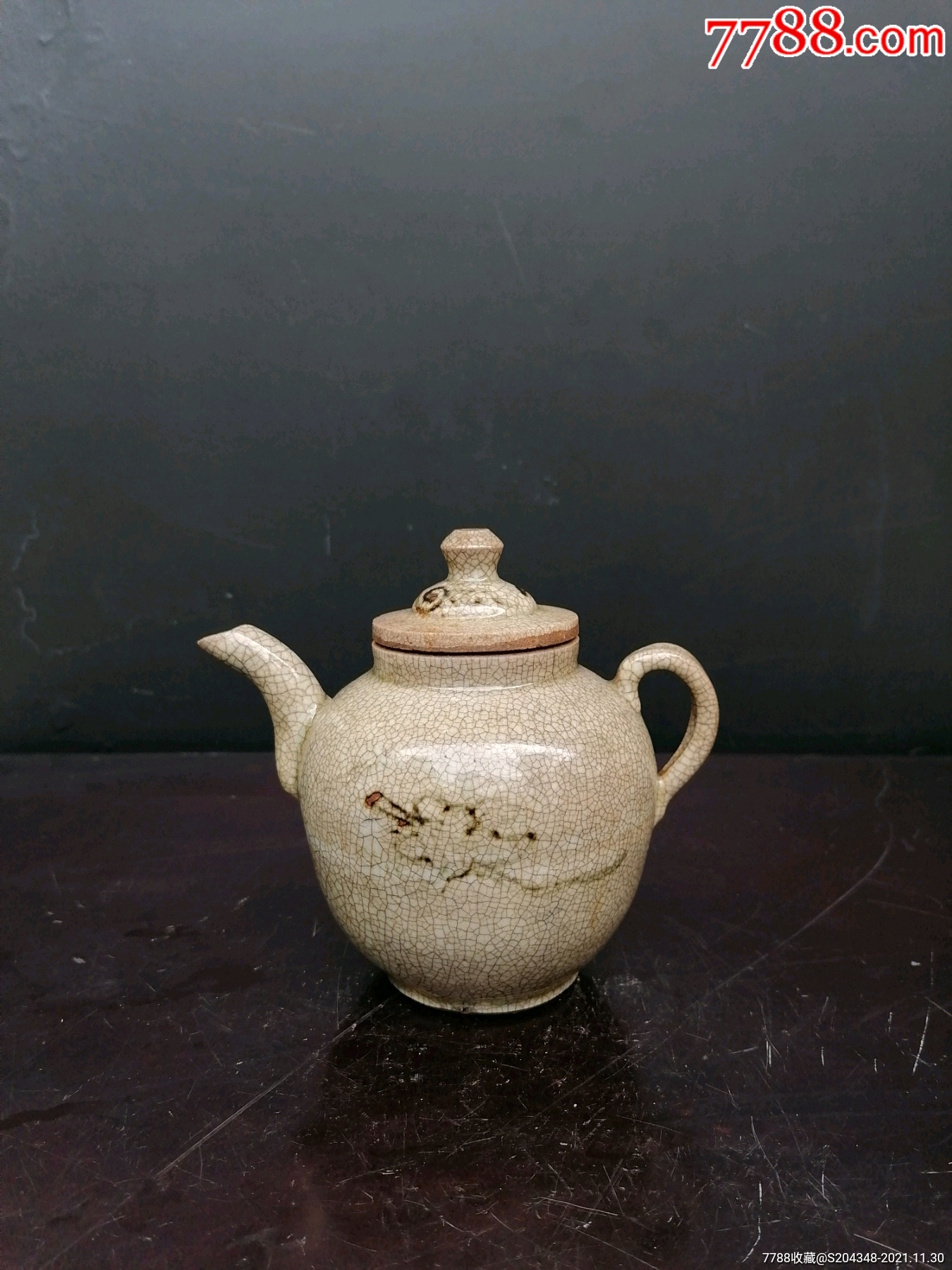 清代哥釉喜上梅梢纹饰小茶壶