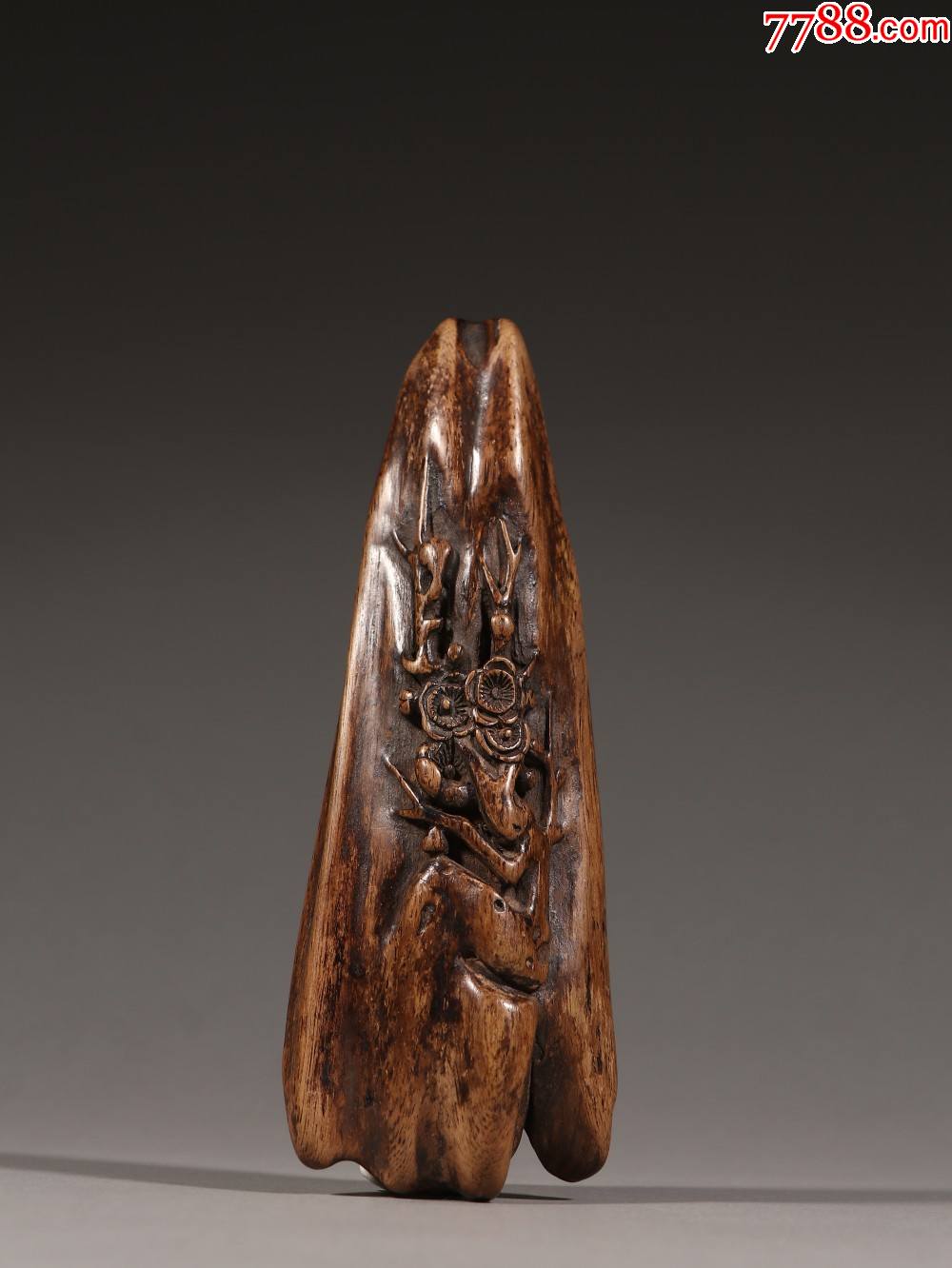 沉香随形雕梅花纹