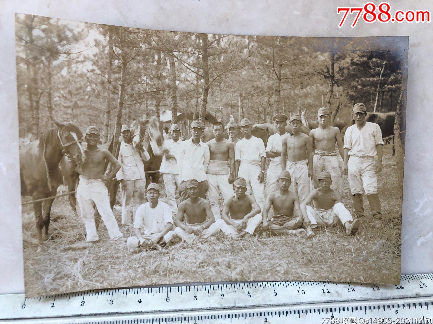 民国抗战时期野外一群赤膊的日本鬼子原版老照片-价格:15元-se84066078-老照片-零售-7788收藏__收藏热线