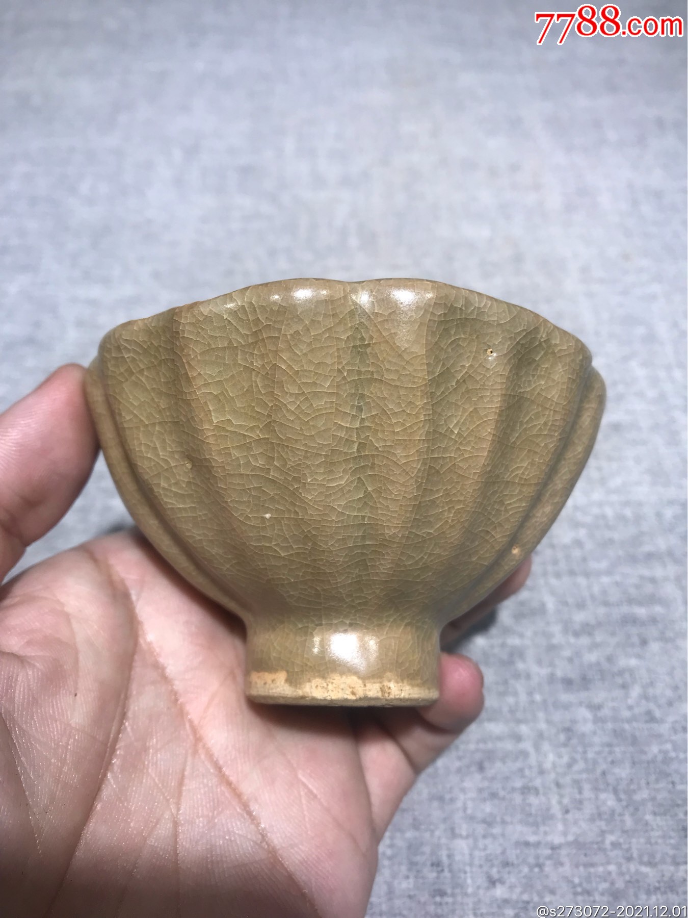 宋龙泉窑米黄釉花口杯