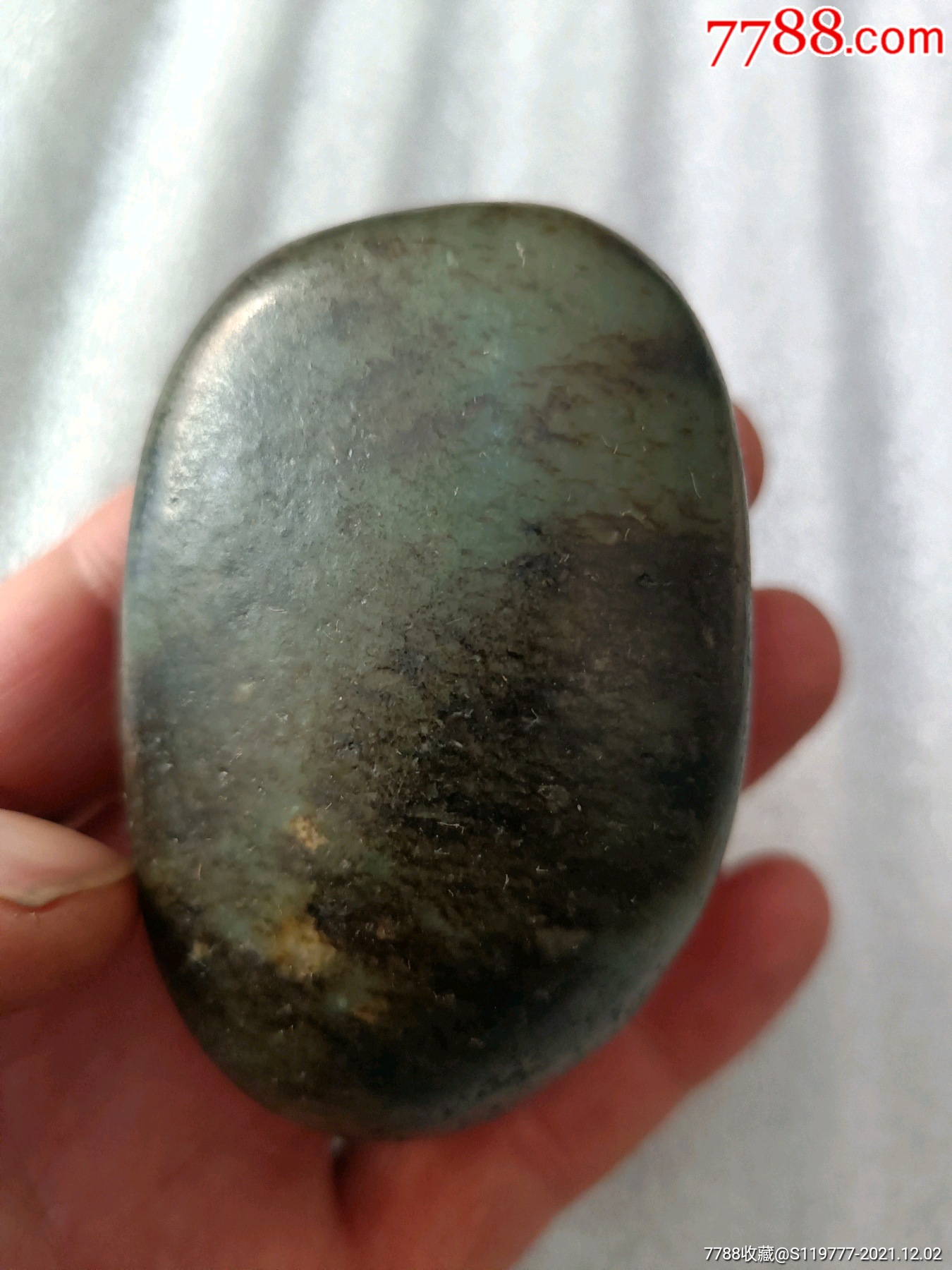 和田玉万年黑皮籽料把件