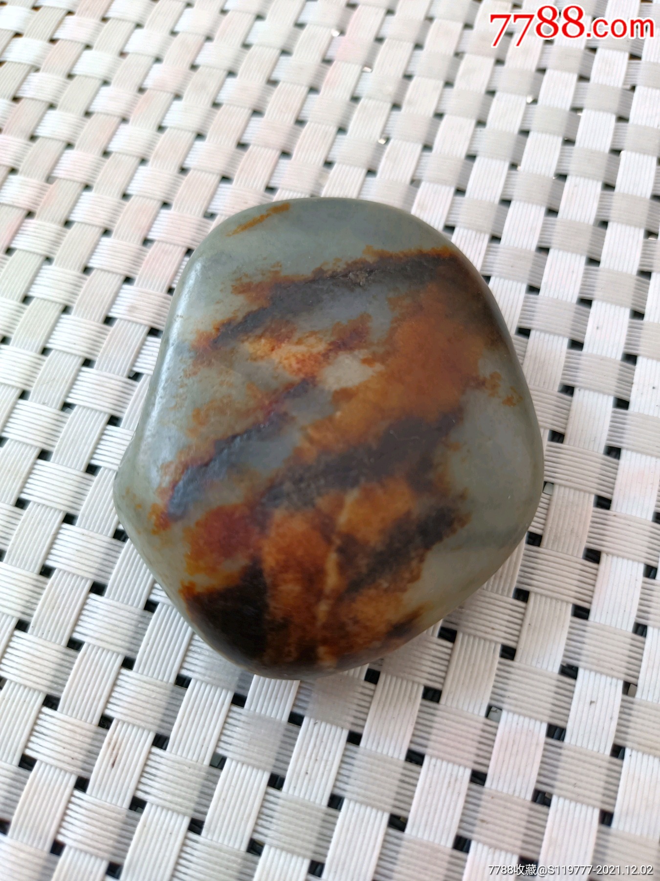 和田玉青花籽料把件