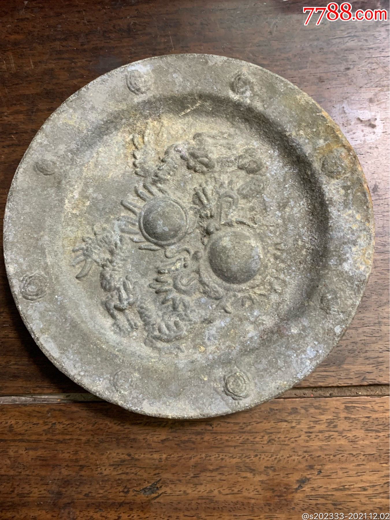 明代二龙戏珠纹锡器