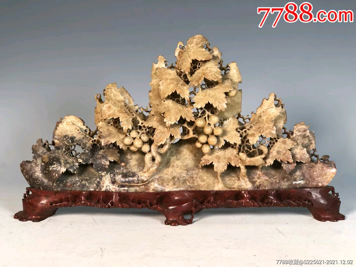 青田石俏色巧雕松鼠葡萄案头摆件_青田石_收藏价格_鉴定交易_7788瓷器