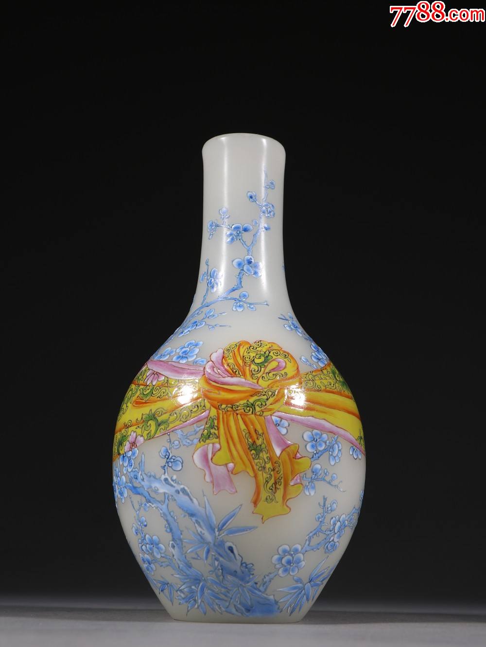 料胎画珐琅包袱赏瓶