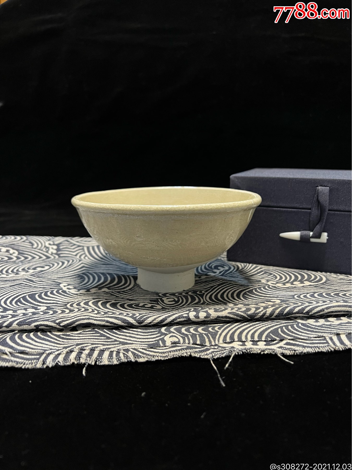 北宋青白瓷唇口斗笠高足碗