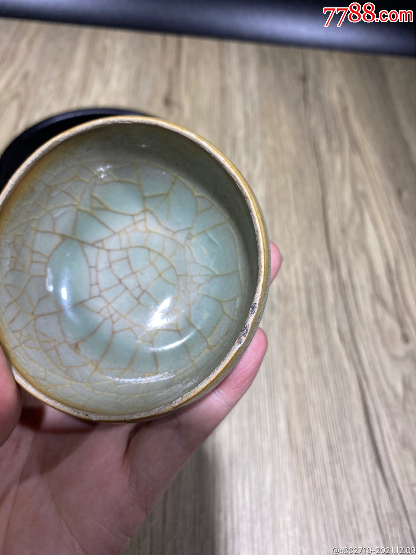 南宋龙泉窑冰裂纹茶杯