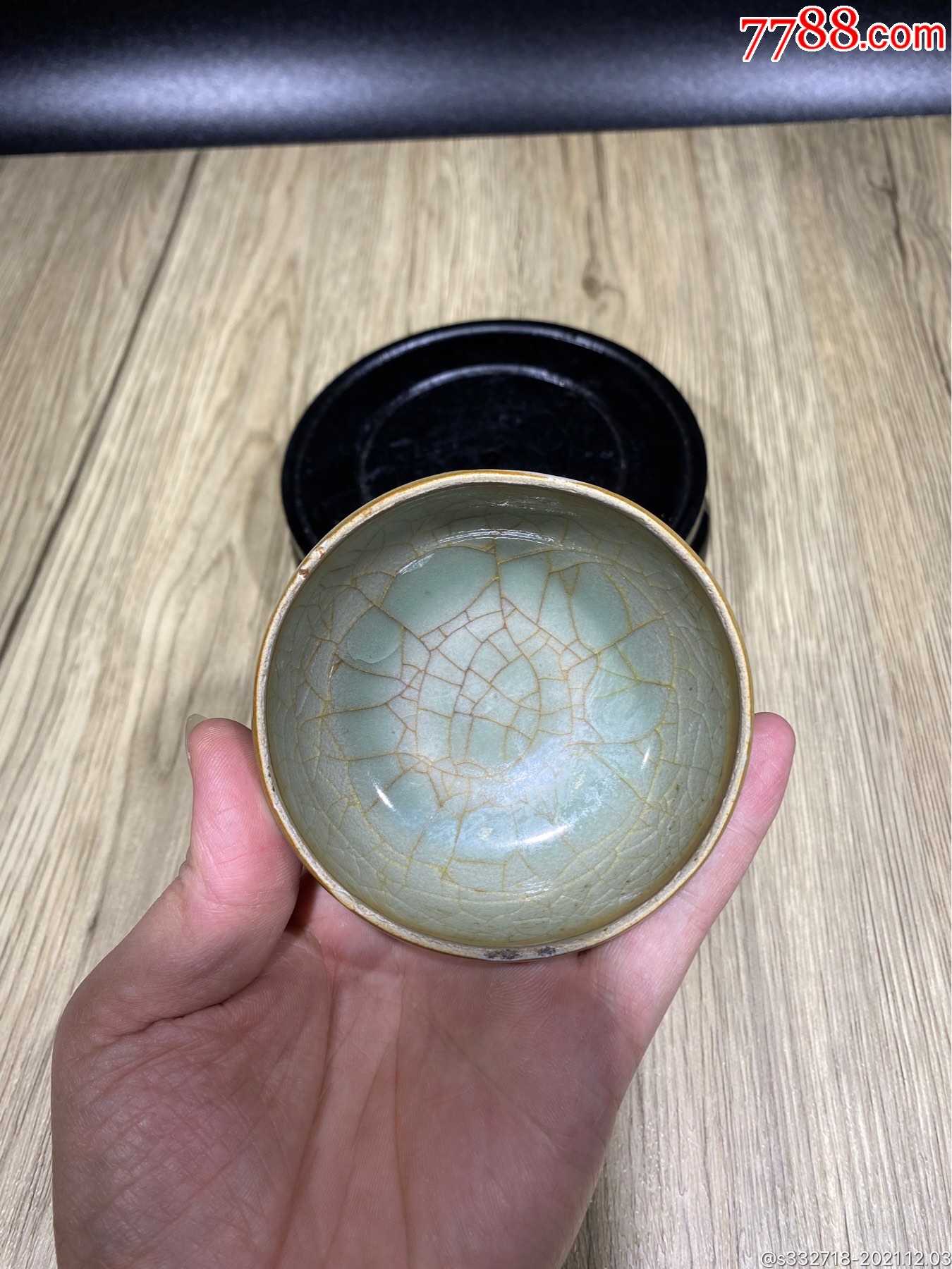 南宋龙泉窑冰裂纹茶杯