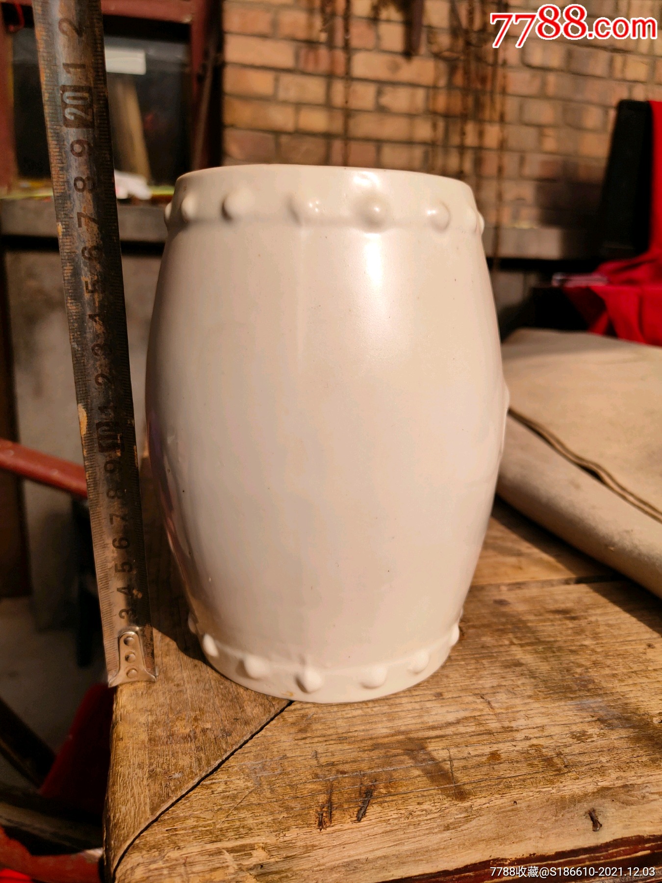 乡下收的单色白瓷鼓钉罐