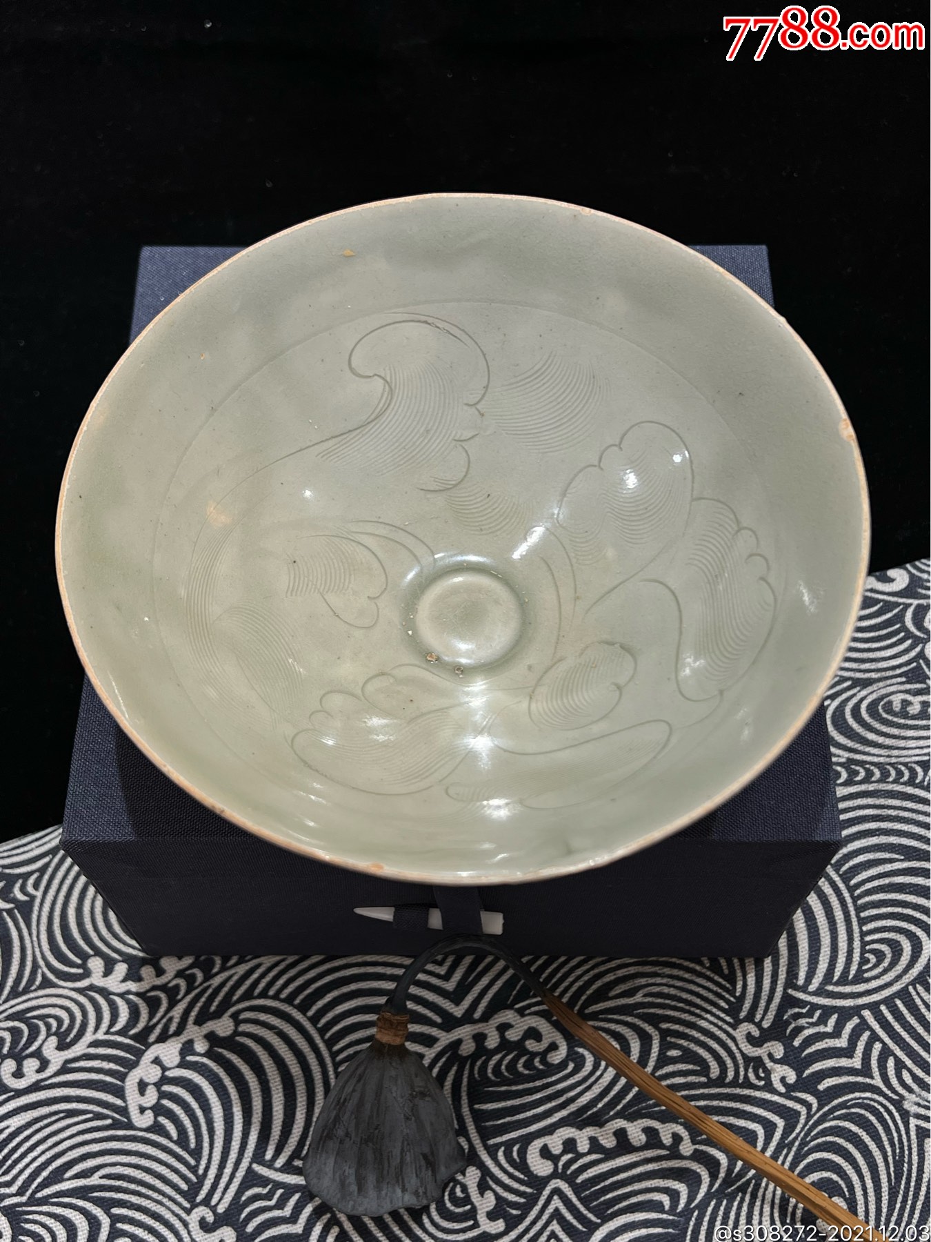 宋代·青白瓷·刻波浪纹·碗