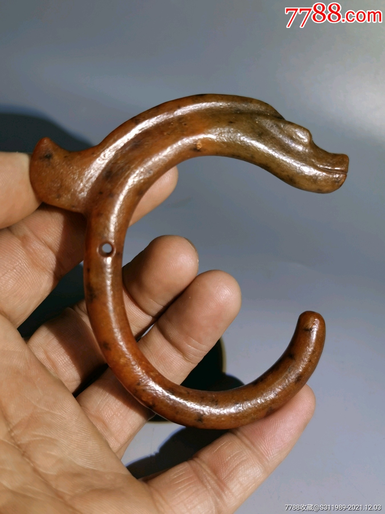 以前农村收的河磨玉玉猪龙,,风化明显,包浆沁入骨,,红山文化