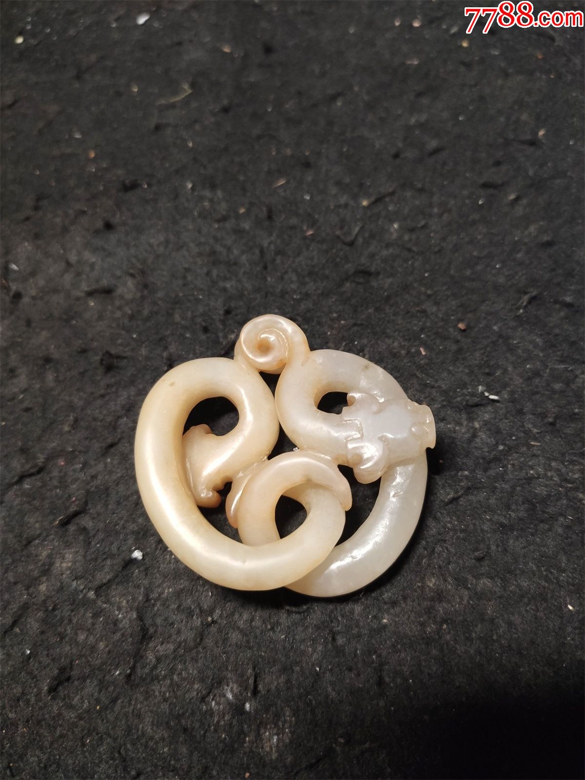 和田玉双龙玉佩