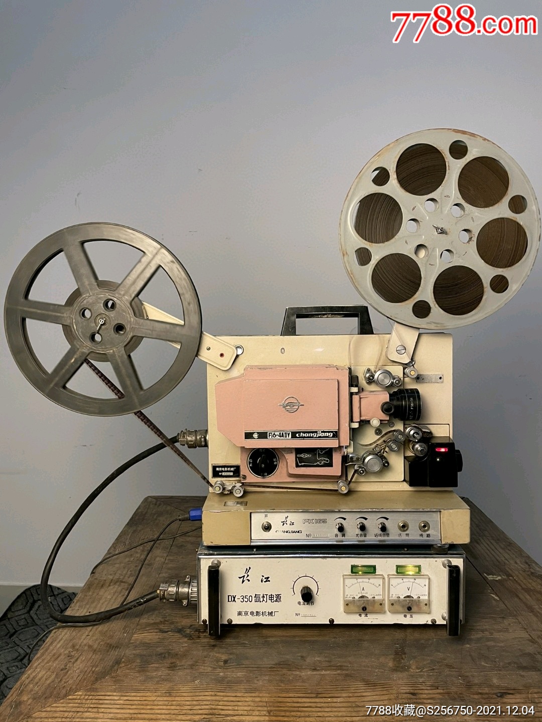 南京产16毫米长江牌电影机一套品相一流正常放映