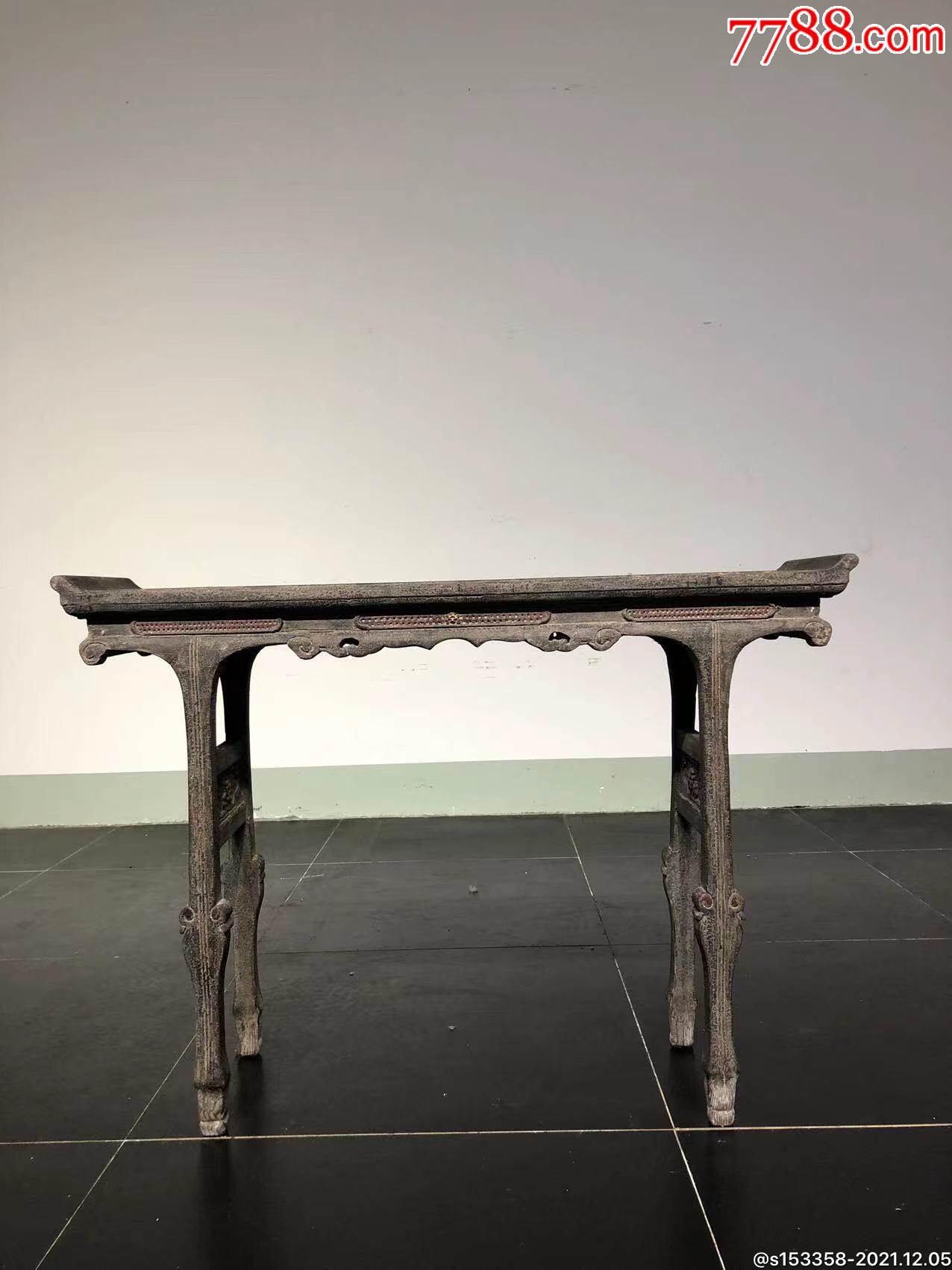 明代楠木剑腿文房书案