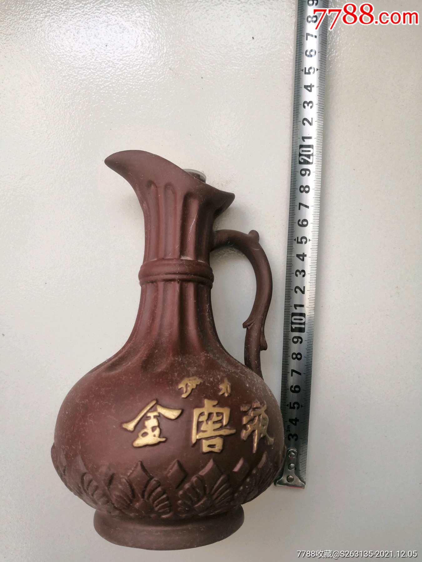 伊力金窖液酒瓶