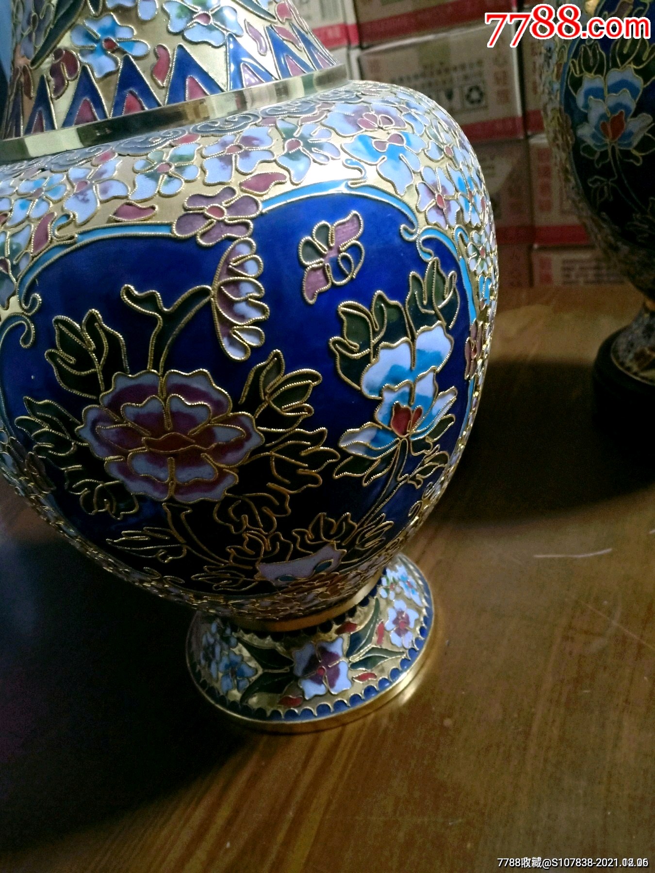 掐丝珐琅景泰蓝赏瓶一队花鸟图案花色艳丽工艺精湛瓶净高34厘米