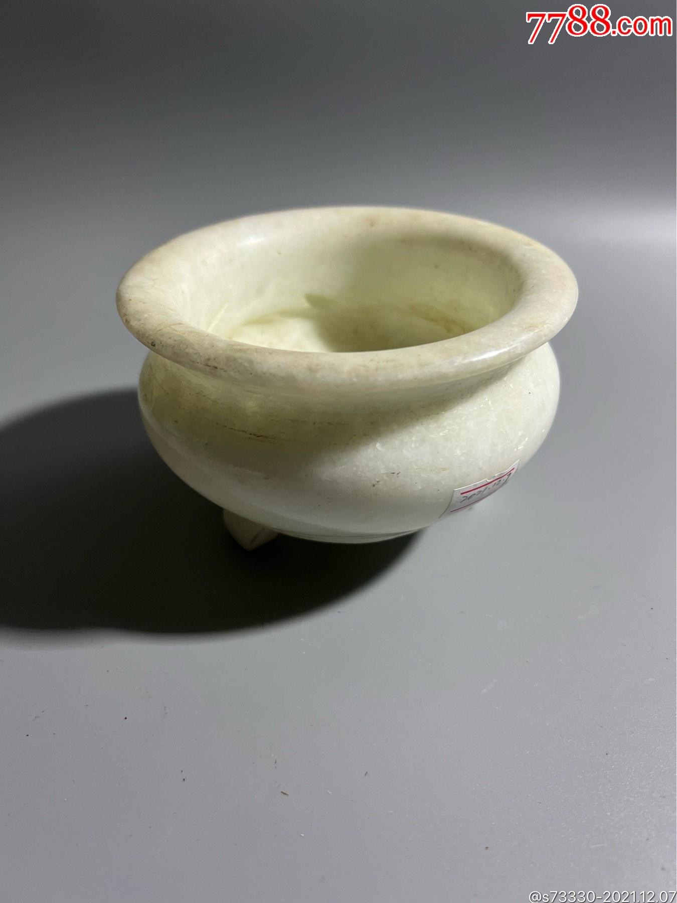 创汇期汉白玉三足香炉一只