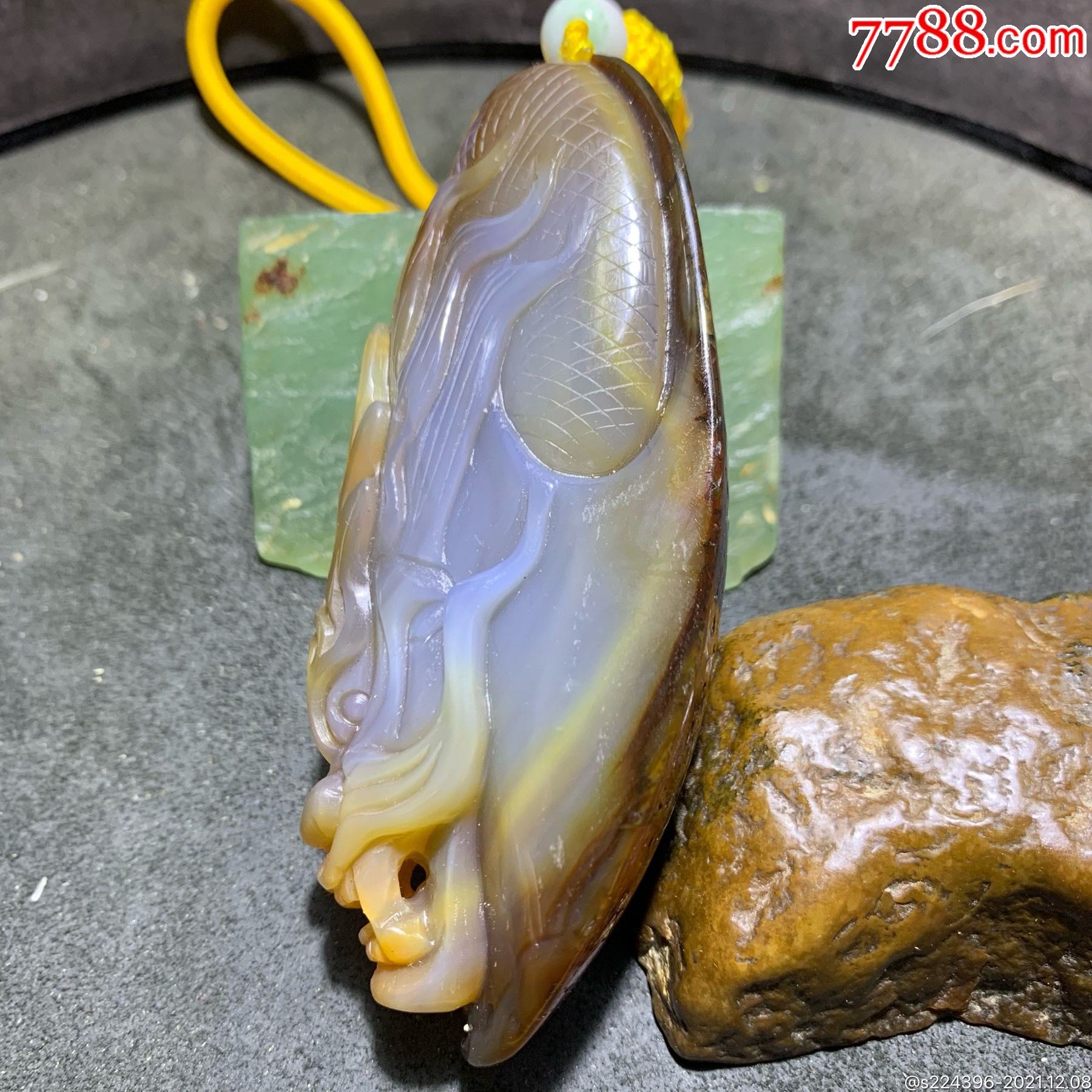 精美高玉化巴西玛瑙俏色巧雕龙首把件一个