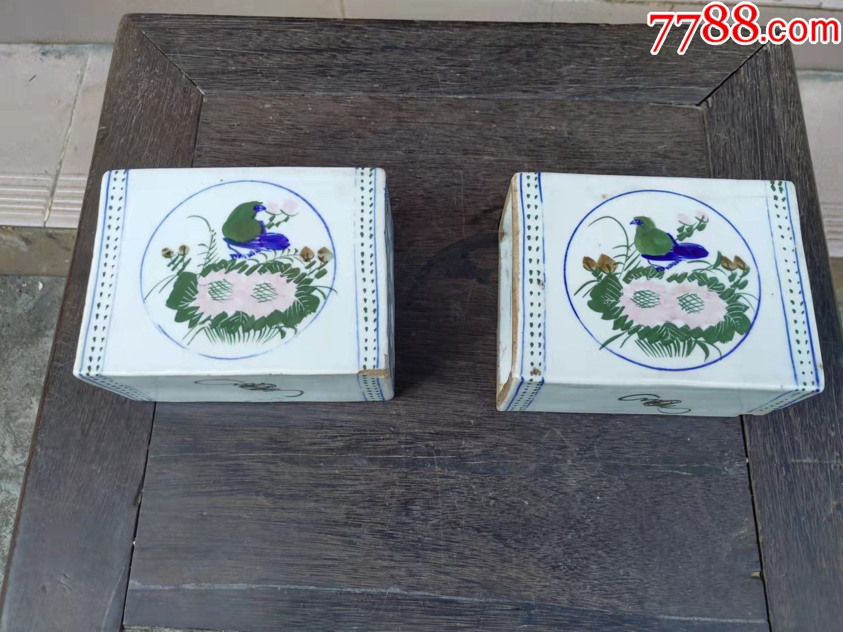 一对民国花鸟粉彩老脉枕