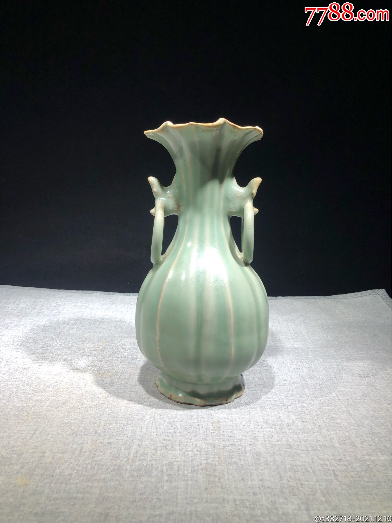 龙泉窑象鼻耳双环瓜型花口瓶_价格16800元_第1张_7788收藏__收藏热线