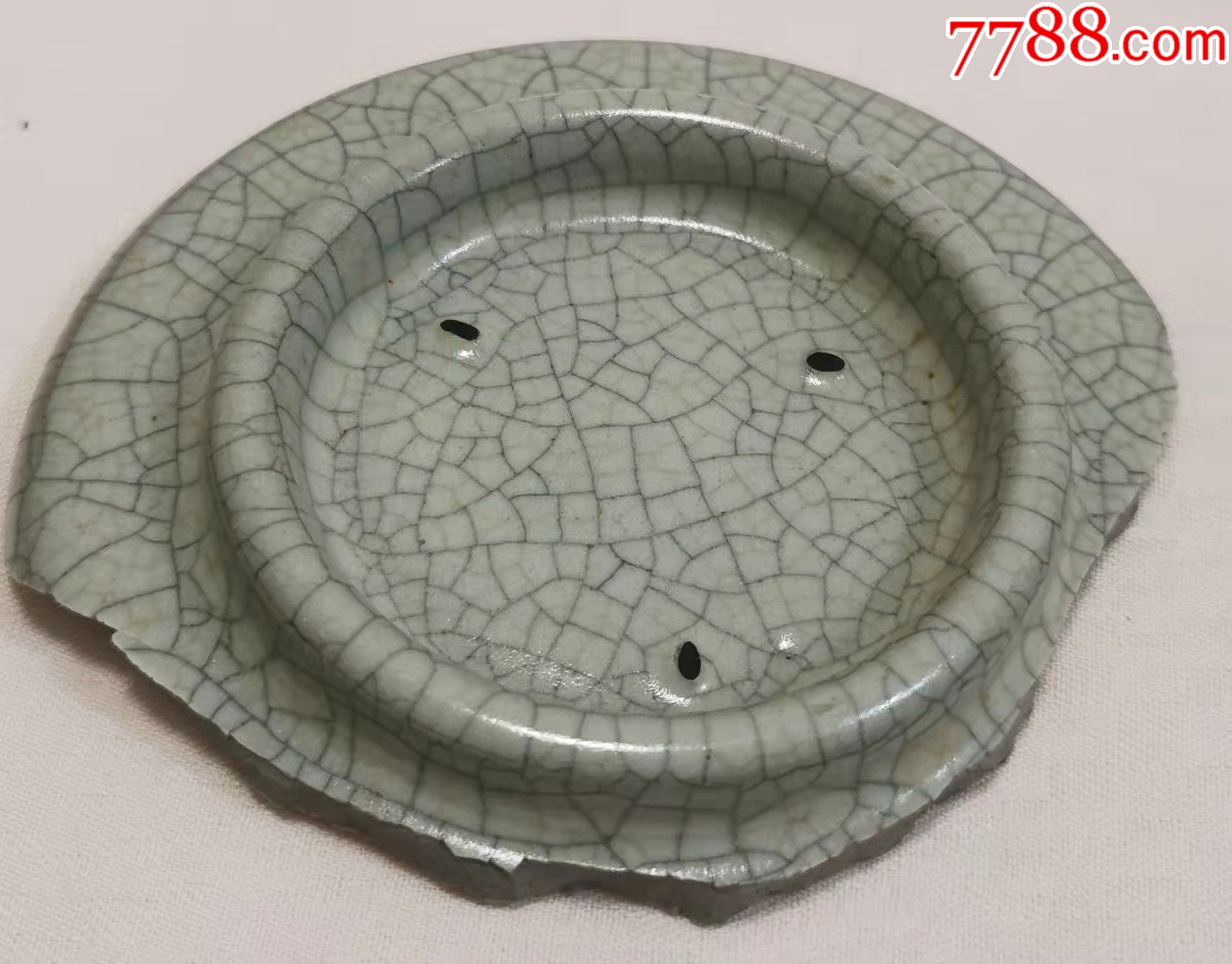 底部瓷片,厚实,釉面莹润,金丝铁线,人见人爱,非常珍贵难得的宋代哥窑