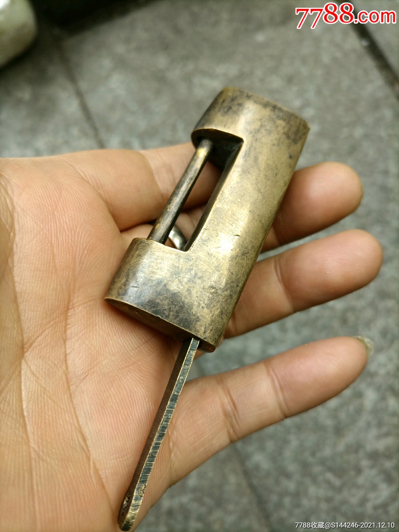 清代虎头图铜锁