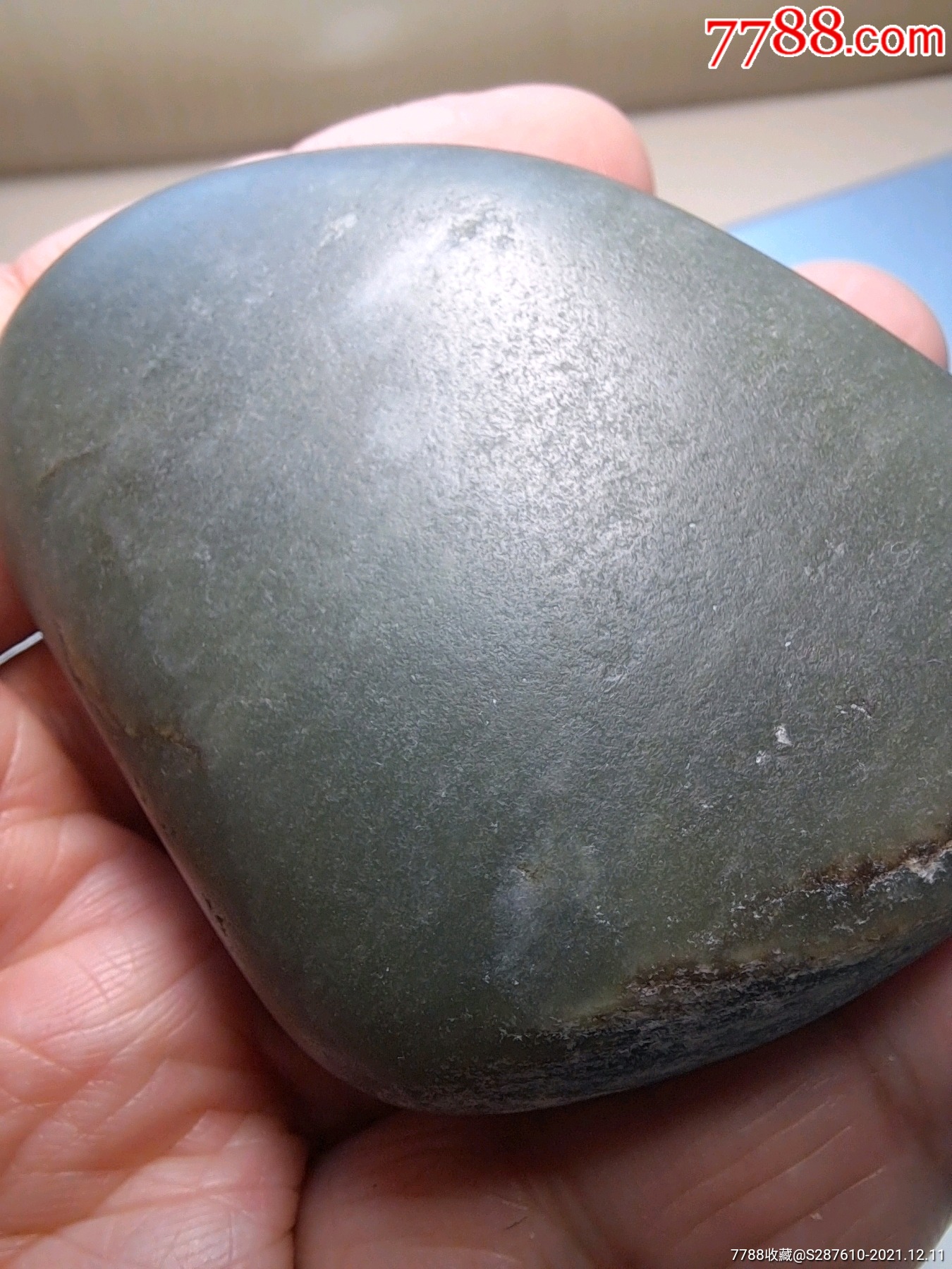 和田直闪石籽料