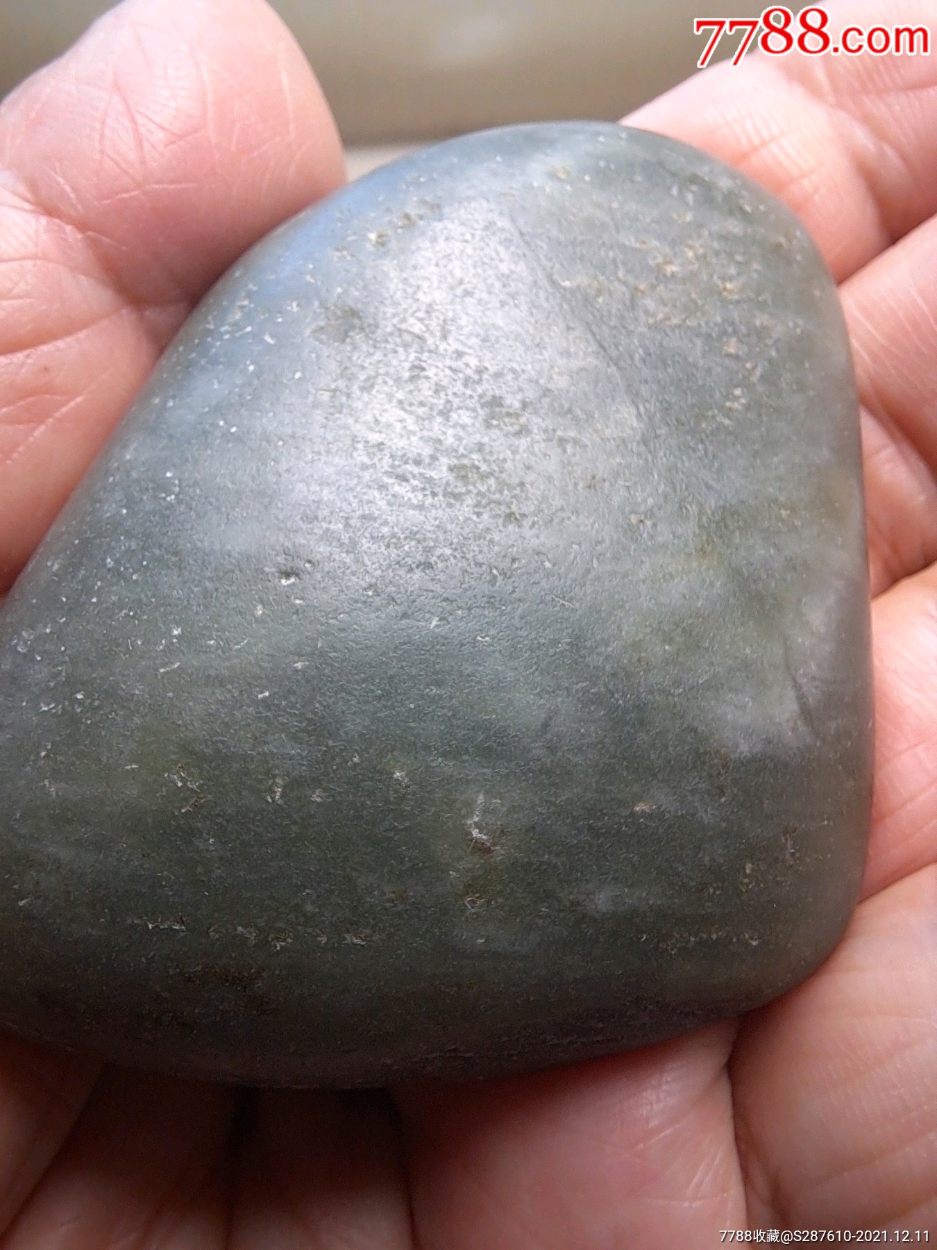 和田直闪石籽料