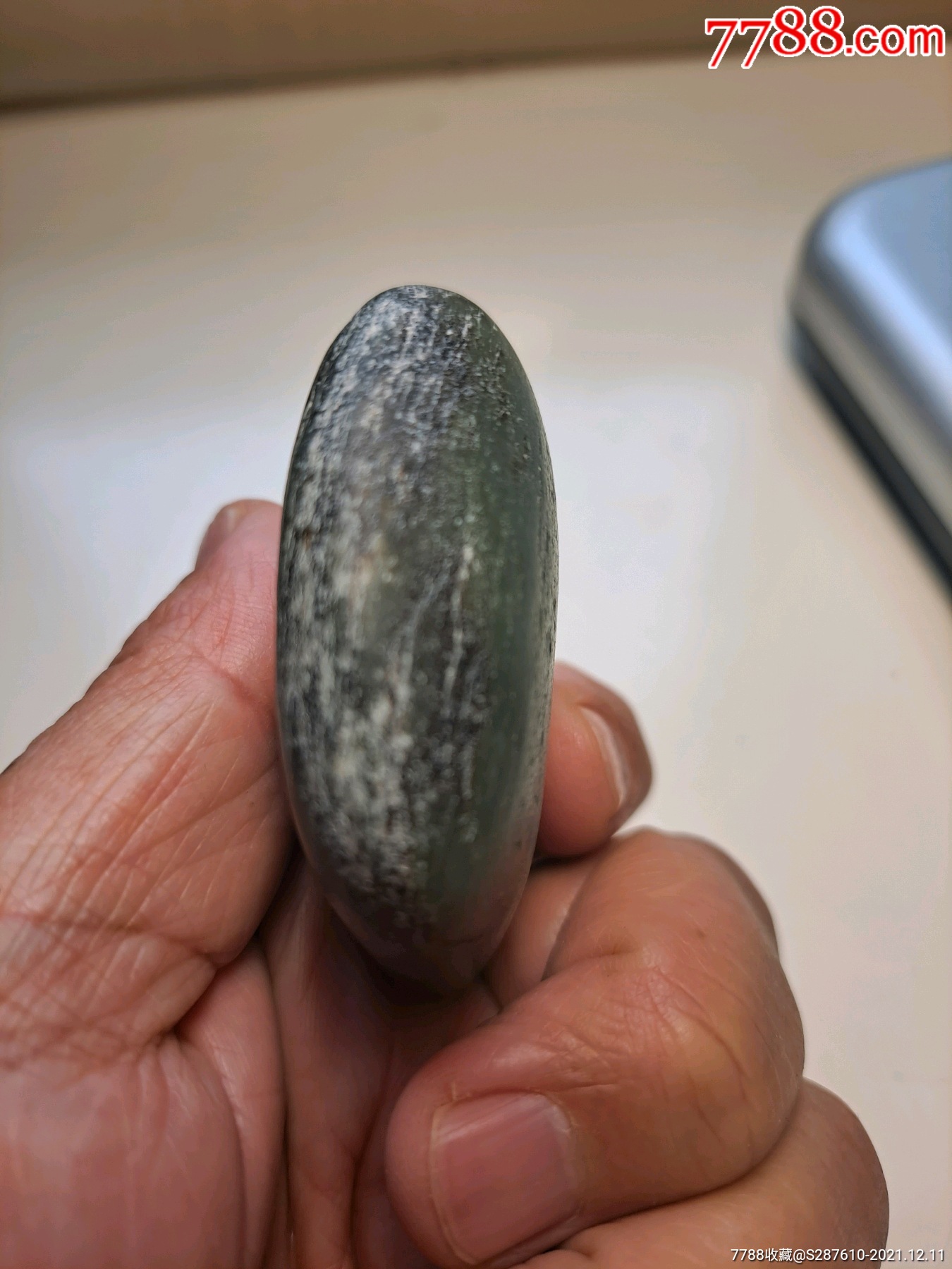 和田直闪石籽料