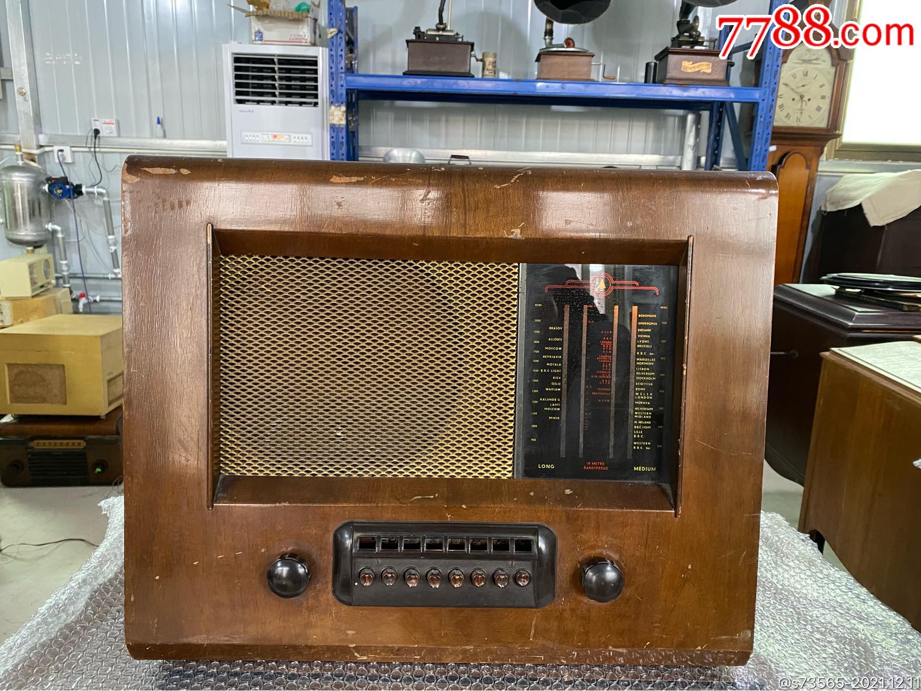 "商品>>>>￥3,500五品以下9940年代英国狗仔收音机