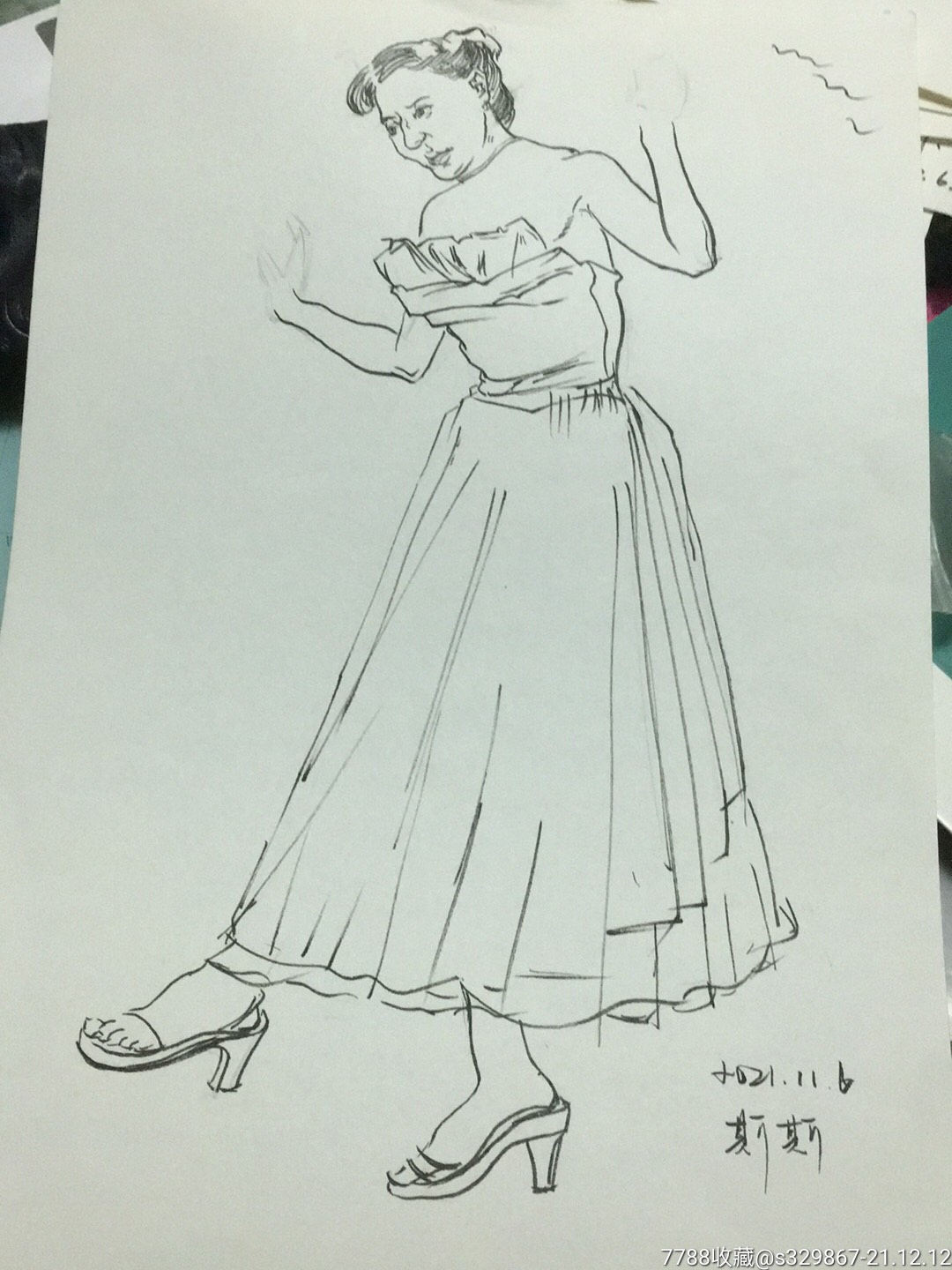 穿裙子的女人_素描/速写_星城淘淘乐【7788收藏__收藏热线】