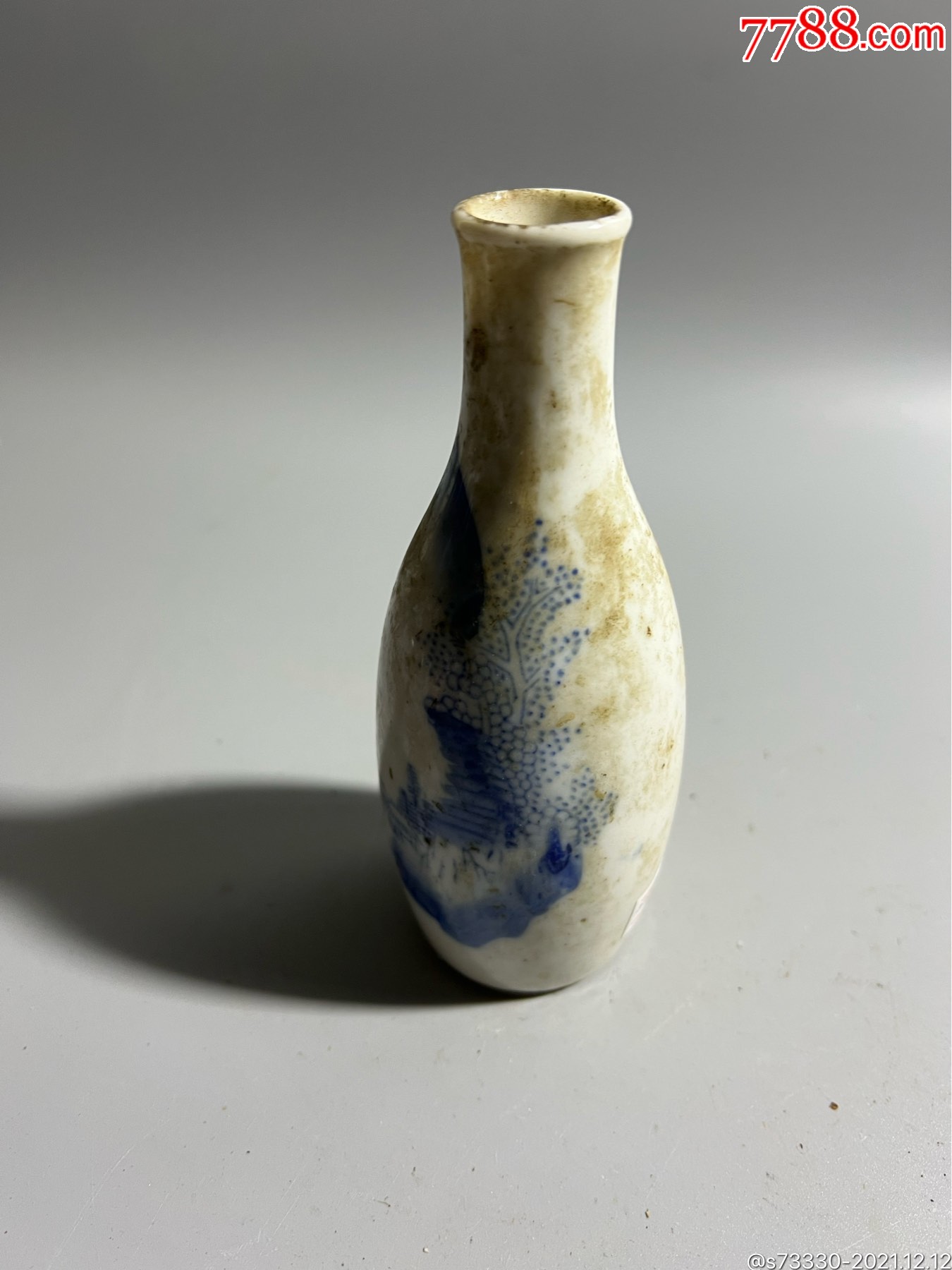 民国日本青花风景小酒瓶一只