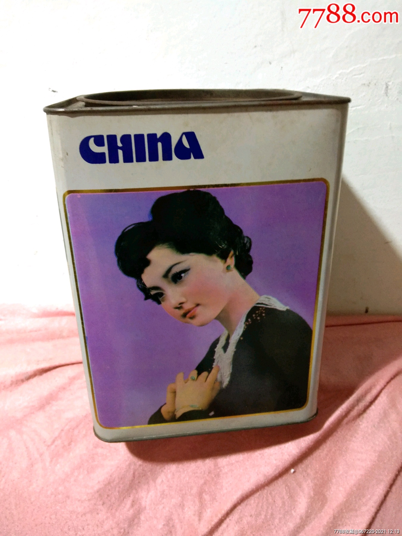 怀旧老物件美女明星大铁盒