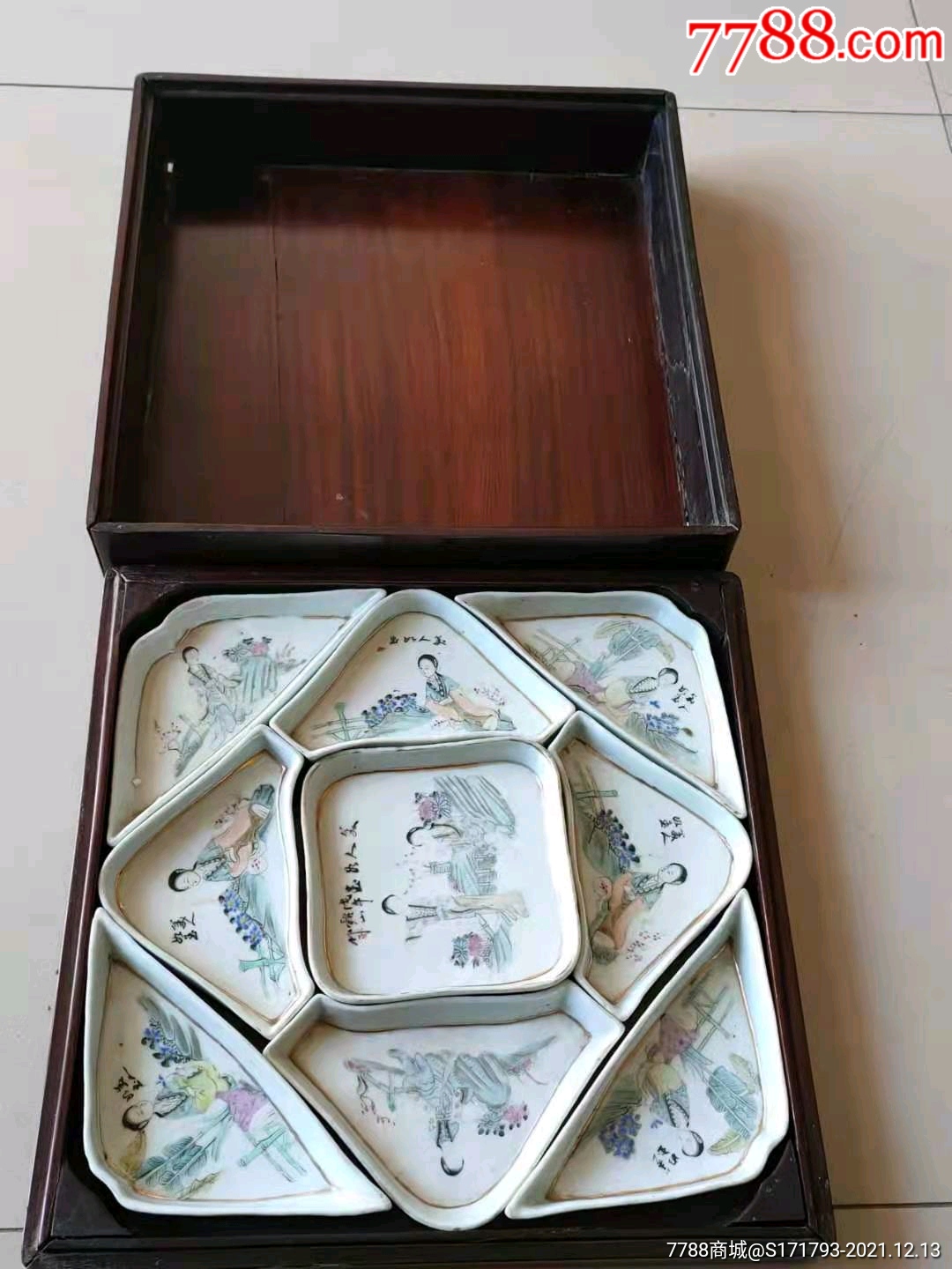 民国时期粉彩人物九子盘,带原装红木盒,_价格7600元_第1张_7788收藏