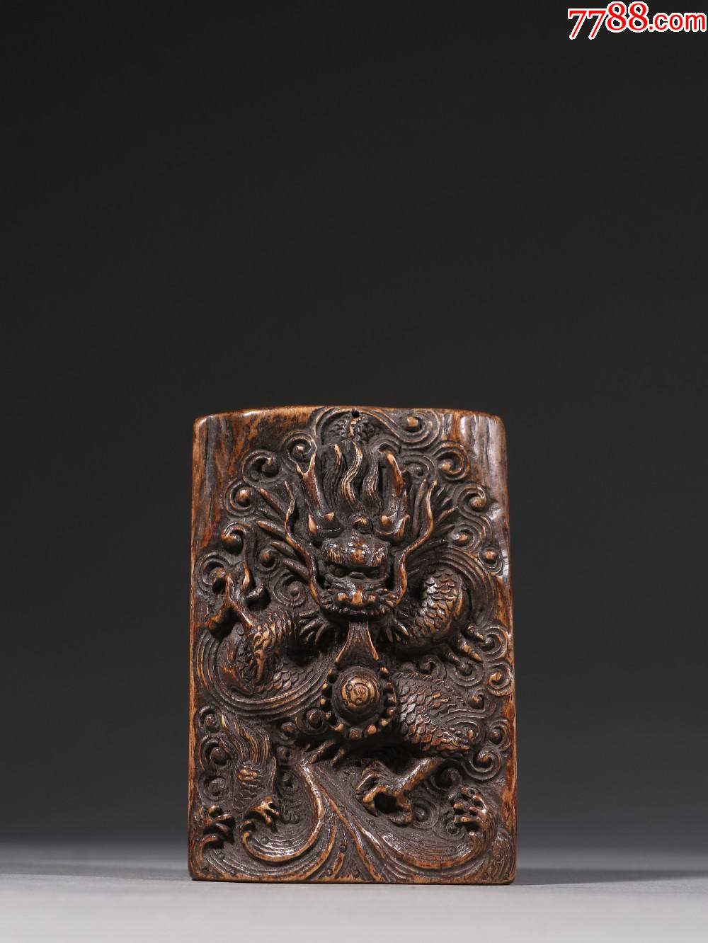 老沉香龙纹雕件