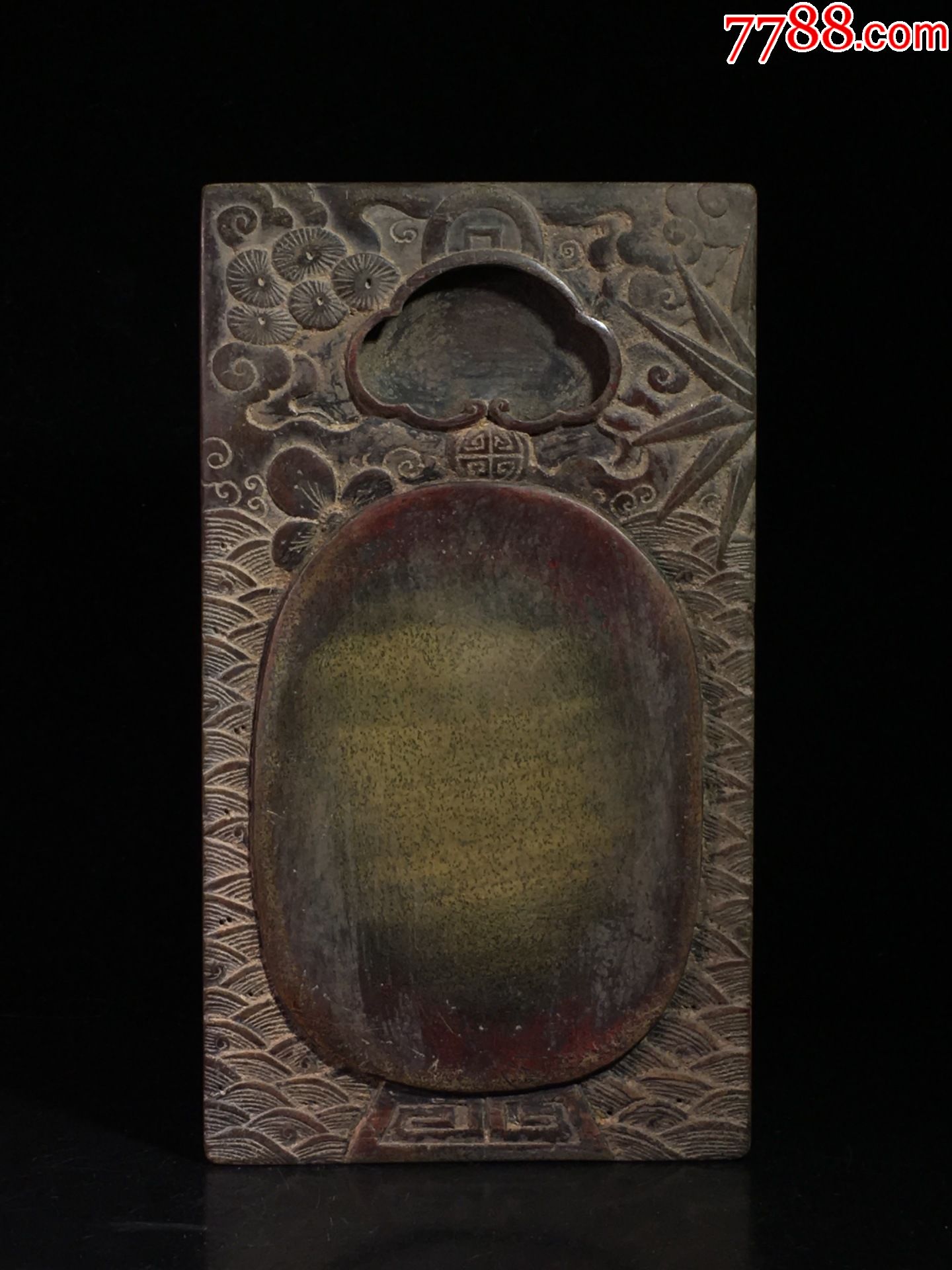 名家款歙砚黄鱼籽石