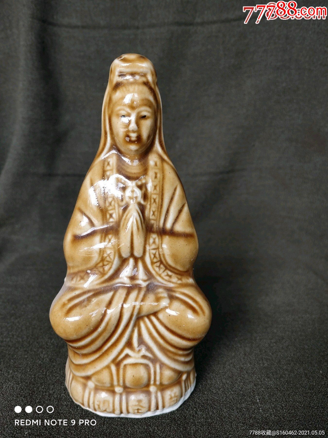 黄釉瓷观音老摆件